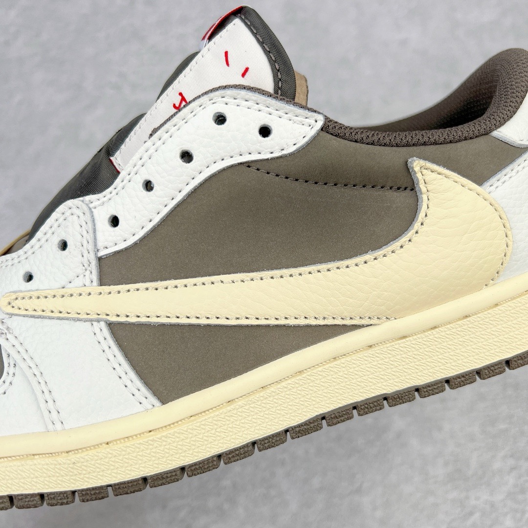 图片[15]-＃KZ神版福利回馈 Travis Scott x Air Jordan AJ1 Low OG SP TS联名白棕倒钩低帮 DM7866-162 毫无疑问市场中端王者 耗时半年巨作 全套原纸板楦头开发 确保原汁原味 完美呈现倒钩版型 原档案转印油墨一体 东莞原厂磨具大底独家尺码35.5 48.5 一码一磨具拒绝假半码 此版本只针对中端市场 皮料材质有所更替 其他数据细节工艺流程均保持一致 绝不口嗨 细节品控鞋型随意秒杀市面3XX 4XX 原盒原配 外盒透明胶套 内侧字体 工整带凹凸感 原厂拉帮工艺 针距密度一致 后跟弧度收口自然不对折 极致一眼正品既视感 进口玻璃冲刀皮料裁剪零毛边 承诺百分百一致原鞋 全鞋电脑针车工艺 进口港宝加持 后跟自然饱满 全鞋荧光划线卡点 追求极致完美 每一双都是工艺品 多重QC质检 超越公司货的品控标准 实实在在的免检产品 尺码：35.5 36 36.5 37.5 38 38.5 39 40 40.5 41 42 42.5 43 44 44.5 45 46 47.5 48.5-选品中心