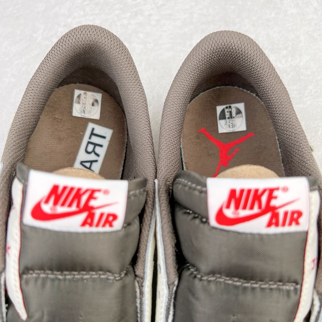 图片[13]-＃KZ神版福利回馈 Travis Scott x Air Jordan AJ1 Low OG SP TS联名白棕倒钩低帮 DM7866-162 毫无疑问市场中端王者 耗时半年巨作 全套原纸板楦头开发 确保原汁原味 完美呈现倒钩版型 原档案转印油墨一体 东莞原厂磨具大底独家尺码35.5 48.5 一码一磨具拒绝假半码 此版本只针对中端市场 皮料材质有所更替 其他数据细节工艺流程均保持一致 绝不口嗨 细节品控鞋型随意秒杀市面3XX 4XX 原盒原配 外盒透明胶套 内侧字体 工整带凹凸感 原厂拉帮工艺 针距密度一致 后跟弧度收口自然不对折 极致一眼正品既视感 进口玻璃冲刀皮料裁剪零毛边 承诺百分百一致原鞋 全鞋电脑针车工艺 进口港宝加持 后跟自然饱满 全鞋荧光划线卡点 追求极致完美 每一双都是工艺品 多重QC质检 超越公司货的品控标准 实实在在的免检产品 尺码：35.5 36 36.5 37.5 38 38.5 39 40 40.5 41 42 42.5 43 44 44.5 45 46 47.5 48.5-选品中心
