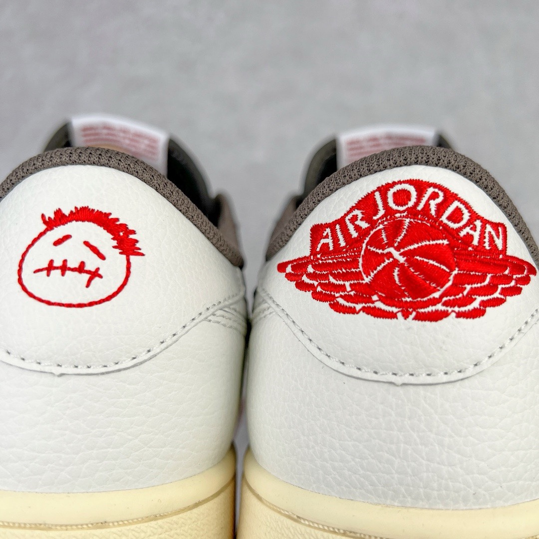 图片[14]-＃KZ神版福利回馈 Travis Scott x Air Jordan AJ1 Low OG SP TS联名白棕倒钩低帮 DM7866-162 毫无疑问市场中端王者 耗时半年巨作 全套原纸板楦头开发 确保原汁原味 完美呈现倒钩版型 原档案转印油墨一体 东莞原厂磨具大底独家尺码35.5 48.5 一码一磨具拒绝假半码 此版本只针对中端市场 皮料材质有所更替 其他数据细节工艺流程均保持一致 绝不口嗨 细节品控鞋型随意秒杀市面3XX 4XX 原盒原配 外盒透明胶套 内侧字体 工整带凹凸感 原厂拉帮工艺 针距密度一致 后跟弧度收口自然不对折 极致一眼正品既视感 进口玻璃冲刀皮料裁剪零毛边 承诺百分百一致原鞋 全鞋电脑针车工艺 进口港宝加持 后跟自然饱满 全鞋荧光划线卡点 追求极致完美 每一双都是工艺品 多重QC质检 超越公司货的品控标准 实实在在的免检产品 尺码：35.5 36 36.5 37.5 38 38.5 39 40 40.5 41 42 42.5 43 44 44.5 45 46 47.5 48.5-选品中心