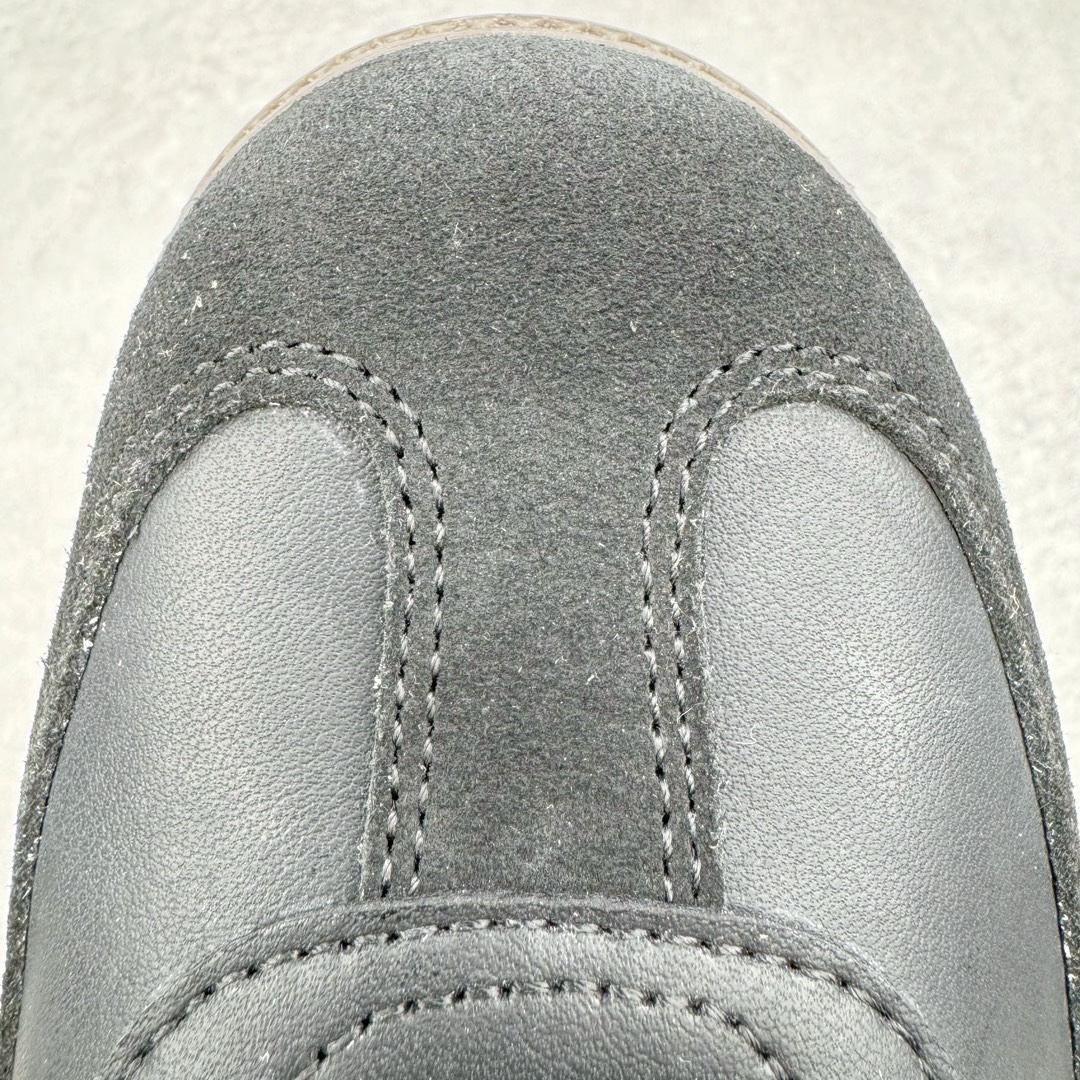 图片[14]-＃KZ神版福利 AD Original Samba OG 复古经典轻便板鞋 黑白 B75807 口碑大厂出品 品控大底版型不断改良更新 全套原纸板楦头开发 确保原汁原味 完美呈现桑巴版型 一比一鞋头弧度高度鞋身弧度 此版本只针对中端市场 皮料材质有所更替 其他数据细节工艺流程均保持一致 绝不口嗨 细节品控鞋型随意对比 正确烫金高频细节 原装纳米超迁皮料 独家私模橡胶大底 原盒原配 这款桑巴鞋展示了高质量的工艺 带有装饰的超锁缝制和无缝的手感 柔软、柔软的皮革造型和标志性的3条纹完成了精致的外观 正规合身鞋带 鞋面上有绒面鞋垫 橡胶鞋底 享受正畸套筒软感 自50年代首次亮相以来就一直在赢得粉丝的青睐 尺码：35.5 36 36.5 37.5 38 38.5 39 40 40.5 41 42 42.5 43 44 44.5 45 46 47-选品中心