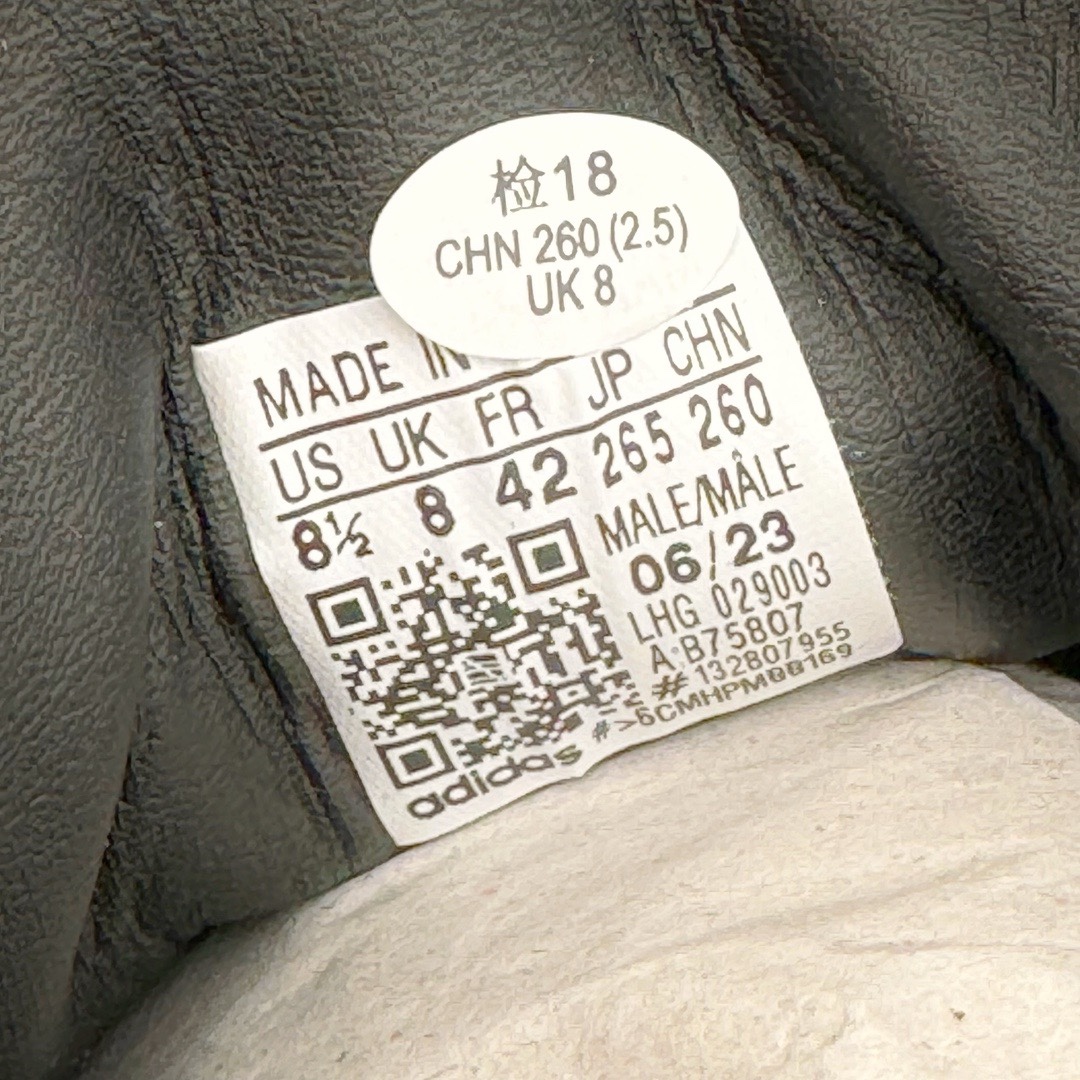 图片[11]-＃KZ神版福利 AD Original Samba OG 复古经典轻便板鞋 黑白 B75807 口碑大厂出品 品控大底版型不断改良更新 全套原纸板楦头开发 确保原汁原味 完美呈现桑巴版型 一比一鞋头弧度高度鞋身弧度 此版本只针对中端市场 皮料材质有所更替 其他数据细节工艺流程均保持一致 绝不口嗨 细节品控鞋型随意对比 正确烫金高频细节 原装纳米超迁皮料 独家私模橡胶大底 原盒原配 这款桑巴鞋展示了高质量的工艺 带有装饰的超锁缝制和无缝的手感 柔软、柔软的皮革造型和标志性的3条纹完成了精致的外观 正规合身鞋带 鞋面上有绒面鞋垫 橡胶鞋底 享受正畸套筒软感 自50年代首次亮相以来就一直在赢得粉丝的青睐 尺码：35.5 36 36.5 37.5 38 38.5 39 40 40.5 41 42 42.5 43 44 44.5 45 46 47-选品中心