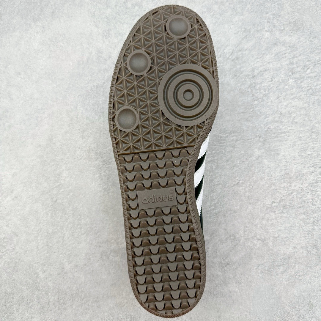 图片[18]-＃KZ神版福利 AD Original Samba OG 复古经典轻便板鞋 黑白 B75807 口碑大厂出品 品控大底版型不断改良更新 全套原纸板楦头开发 确保原汁原味 完美呈现桑巴版型 一比一鞋头弧度高度鞋身弧度 此版本只针对中端市场 皮料材质有所更替 其他数据细节工艺流程均保持一致 绝不口嗨 细节品控鞋型随意对比 正确烫金高频细节 原装纳米超迁皮料 独家私模橡胶大底 原盒原配 这款桑巴鞋展示了高质量的工艺 带有装饰的超锁缝制和无缝的手感 柔软、柔软的皮革造型和标志性的3条纹完成了精致的外观 正规合身鞋带 鞋面上有绒面鞋垫 橡胶鞋底 享受正畸套筒软感 自50年代首次亮相以来就一直在赢得粉丝的青睐 尺码：35.5 36 36.5 37.5 38 38.5 39 40 40.5 41 42 42.5 43 44 44.5 45 46 47-选品中心