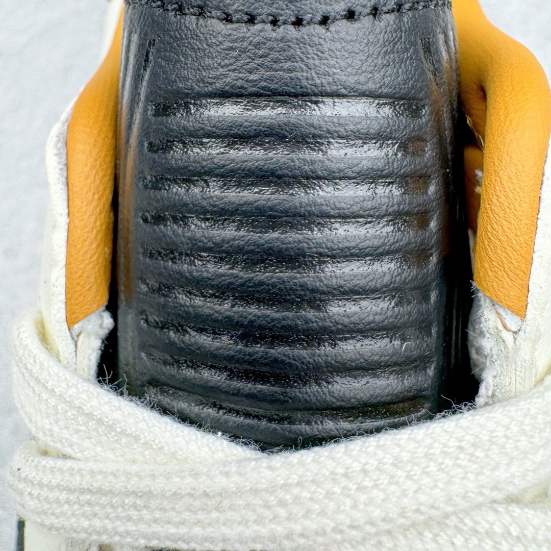 图片[14]-＃KZ神版特价 JJJJound x AD Originals Samba Classic\\\”Studded Pack Black\\\”桑巴舞系列绅士德训足球风百搭低帮休闲运动板鞋 联名奶白灰黑 ID8708 全套原厂纸板冲刀加持 独家原档案私模RB橡胶大底 含胶量硬度原鞋一致 正确拉帮鞋垫背胶 原厂标裁支持鉴定 高密度丽新布中底 内置环保海玻璃鞋垫 全鞋电脑针车零偏差 产品品控稳定性领先行业 原厂港宝加持定型后跟R度完美 近两年JJJJound这个名字在鞋圈迅速蹿红，关键是跟它联名的球鞋就没有好抢的。无论是 New Balance、ASICS 还是 Salomon，起步就是市价翻倍。最近，JJJJound x Originals联名鞋的登场日期终于确定。分别以黑色、小麦色为主调，除了配色以外，两双鞋的质感也有很大不同。作为合作企划里的金字招牌，JJJJound 善于利用自己的极简美学挖掘品牌的全新风貌，本次 JJJJound 携手 Originals 选用大热鞋款 Samba 为蓝本，将鞋款的街头气质无痕转变为「静奢风」。鞋款肉眼可见的被赋予了难得的质感，黑白两色都采用了黄色优质皮革内衬以呼应生胶大底，取消了鞋舌的 Logo 转而采用压纹处理使得鞋款整体氛围更加静谧、奢华。同时为了彰显本次合作鞋款的身份，双方合作标识和 JJJJound Logo 被分别印在鞋口内侧和鞋垫上。尺码：35.5 36 36.5 37.5 38 38.5 39 40 40.5 41 42 42.5 43 44 44.5 45 46 47.5-选品中心