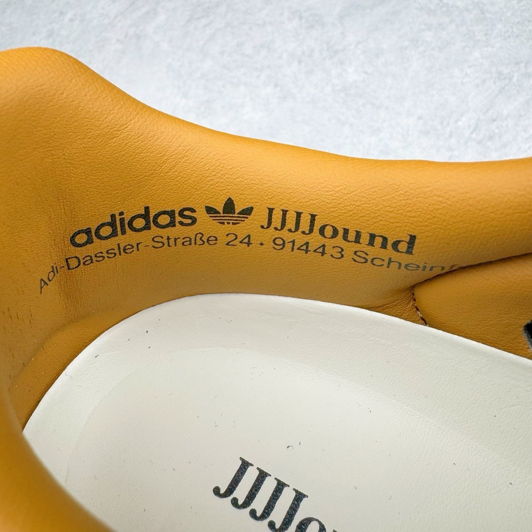 图片[16]-＃KZ神版特价 JJJJound x AD Originals Samba Classic\\\”Studded Pack Black\\\”桑巴舞系列绅士德训足球风百搭低帮休闲运动板鞋 联名黑白 ID8707 全套原厂纸板冲刀加持 独家原档案私模RB橡胶大底 含胶量硬度原鞋一致 正确拉帮鞋垫背胶 原厂标裁支持鉴定 高密度丽新布中底 内置环保海玻璃鞋垫 全鞋电脑针车零偏差 产品品控稳定性领先行业 原厂港宝加持定型后跟R度完美 近两年JJJJound这个名字在鞋圈迅速蹿红，关键是跟它联名的球鞋就没有好抢的。无论是 New Balance、ASICS 还是 Salomon，起步就是市价翻倍。最近，JJJJound x Originals联名鞋的登场日期终于确定。分别以黑色、小麦色为主调，除了配色以外，两双鞋的质感也有很大不同。作为合作企划里的金字招牌，JJJJound 善于利用自己的极简美学挖掘品牌的全新风貌，本次 JJJJound 携手 Originals 选用大热鞋款 Samba 为蓝本，将鞋款的街头气质无痕转变为「静奢风」。鞋款肉眼可见的被赋予了难得的质感，黑白两色都采用了黄色优质皮革内衬以呼应生胶大底，取消了鞋舌的 Logo 转而采用压纹处理使得鞋款整体氛围更加静谧、奢华。同时为了彰显本次合作鞋款的身份，双方合作标识和 JJJJound Logo 被分别印在鞋口内侧和鞋垫上。尺码：35.5 36 36.5 37.5 38 38.5 39 40 40.5 41 42 42.5 43 44 44.5 45 46 47.5-选品中心