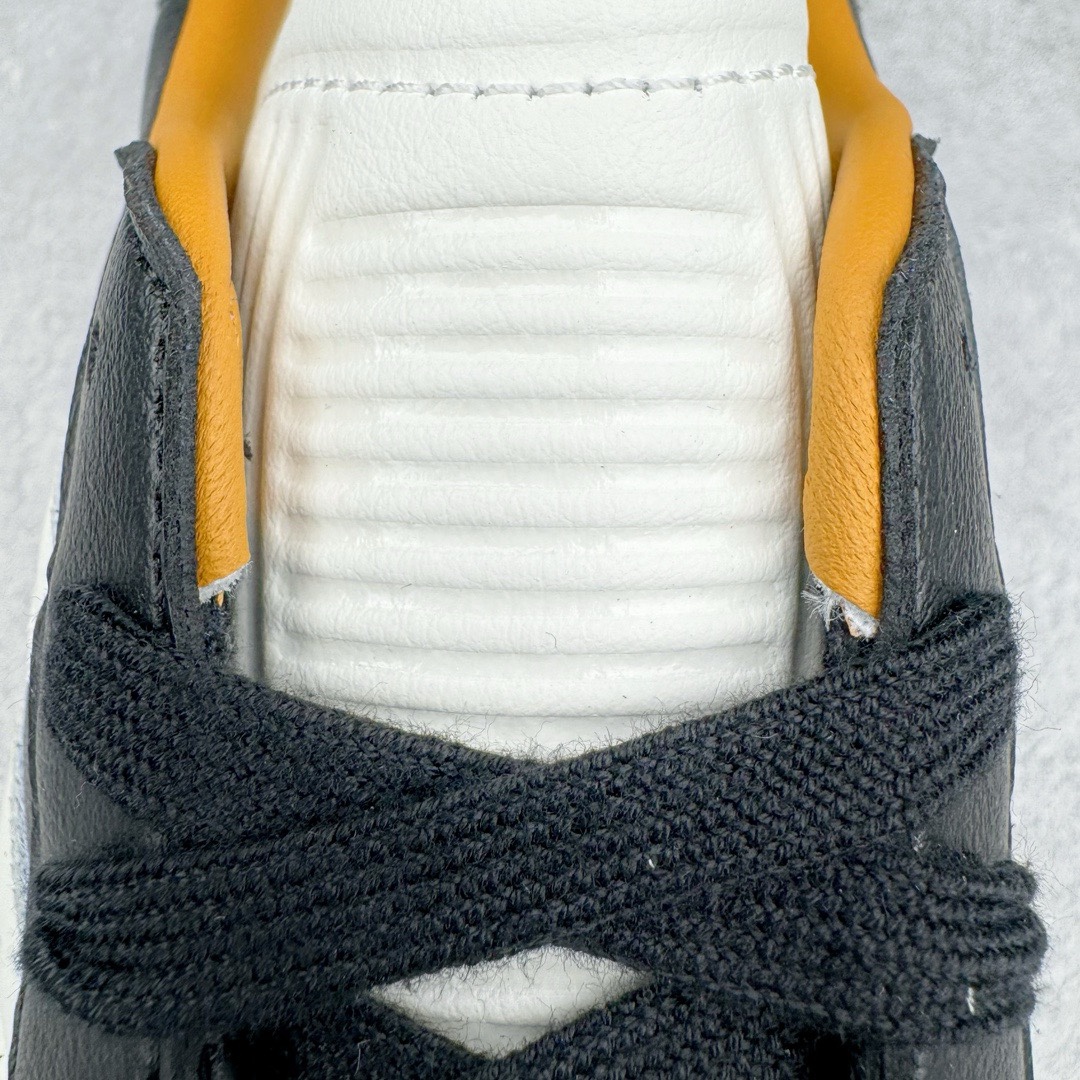 图片[10]-＃KZ神版特价 JJJJound x AD Originals Samba Classic\\\”Studded Pack Black\\\”桑巴舞系列绅士德训足球风百搭低帮休闲运动板鞋 联名黑白 ID8707 全套原厂纸板冲刀加持 独家原档案私模RB橡胶大底 含胶量硬度原鞋一致 正确拉帮鞋垫背胶 原厂标裁支持鉴定 高密度丽新布中底 内置环保海玻璃鞋垫 全鞋电脑针车零偏差 产品品控稳定性领先行业 原厂港宝加持定型后跟R度完美 近两年JJJJound这个名字在鞋圈迅速蹿红，关键是跟它联名的球鞋就没有好抢的。无论是 New Balance、ASICS 还是 Salomon，起步就是市价翻倍。最近，JJJJound x Originals联名鞋的登场日期终于确定。分别以黑色、小麦色为主调，除了配色以外，两双鞋的质感也有很大不同。作为合作企划里的金字招牌，JJJJound 善于利用自己的极简美学挖掘品牌的全新风貌，本次 JJJJound 携手 Originals 选用大热鞋款 Samba 为蓝本，将鞋款的街头气质无痕转变为「静奢风」。鞋款肉眼可见的被赋予了难得的质感，黑白两色都采用了黄色优质皮革内衬以呼应生胶大底，取消了鞋舌的 Logo 转而采用压纹处理使得鞋款整体氛围更加静谧、奢华。同时为了彰显本次合作鞋款的身份，双方合作标识和 JJJJound Logo 被分别印在鞋口内侧和鞋垫上。尺码：35.5 36 36.5 37.5 38 38.5 39 40 40.5 41 42 42.5 43 44 44.5 45 46 47.5-选品中心