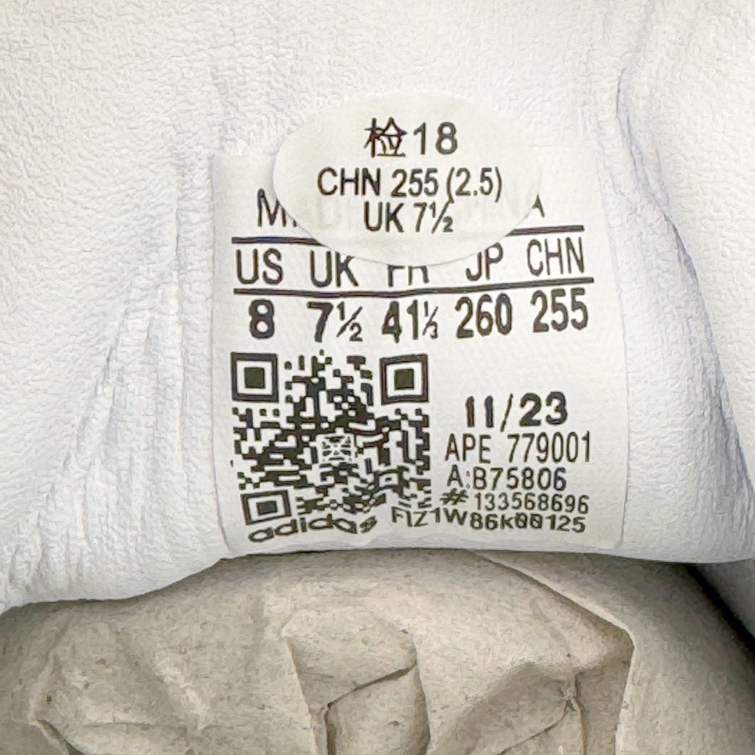 图片[11]-＃KZ神版特价 AD Original Samba OG 复古经典轻便板鞋 黑白灰 B75806 口碑大厂出品 品控大底版型不断改良更新 全套原纸板楦头开发 确保原汁原味 完美呈现桑巴版型 一比一鞋头弧度高度鞋身弧度 此版本只针对中端市场 皮料材质有所更替 其他数据细节工艺流程均保持一致 绝不口嗨 细节品控鞋型随意对比 正确烫金高频细节 原装纳米超迁皮料 独家私模橡胶大底 原盒原配 这款桑巴鞋展示了高质量的工艺 带有装饰的超锁缝制和无缝的手感 柔软、柔软的皮革造型和标志性的3条纹完成了精致的外观 正规合身鞋带 鞋面上有绒面鞋垫 橡胶鞋底 享受正畸套筒软感 自50年代首次亮相以来就一直在赢得粉丝的青睐 尺码：35.5 36 36.5 37.5 38 38.5 39 40 40.5 41 42 42.5 43 44 44.5 45 46 47-选品中心