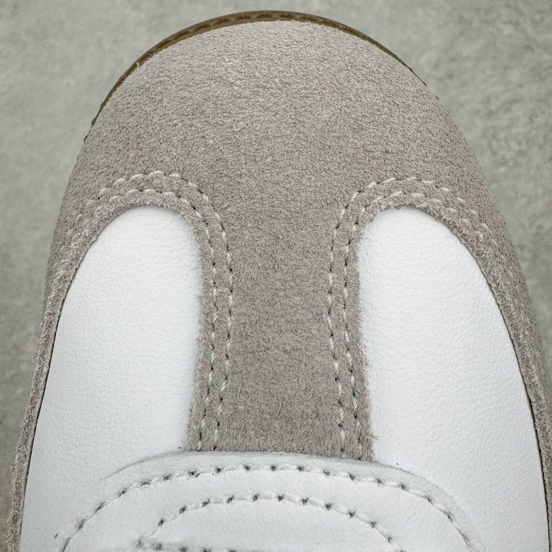 图片[24]-＃KZ神版特价 AD Original Samba OG 复古经典轻便板鞋 黑白灰 B75806 口碑大厂出品 品控大底版型不断改良更新 全套原纸板楦头开发 确保原汁原味 完美呈现桑巴版型 一比一鞋头弧度高度鞋身弧度 此版本只针对中端市场 皮料材质有所更替 其他数据细节工艺流程均保持一致 绝不口嗨 细节品控鞋型随意对比 正确烫金高频细节 原装纳米超迁皮料 独家私模橡胶大底 原盒原配 这款桑巴鞋展示了高质量的工艺 带有装饰的超锁缝制和无缝的手感 柔软、柔软的皮革造型和标志性的3条纹完成了精致的外观 正规合身鞋带 鞋面上有绒面鞋垫 橡胶鞋底 享受正畸套筒软感 自50年代首次亮相以来就一直在赢得粉丝的青睐 尺码：35.5 36 36.5 37.5 38 38.5 39 40 40.5 41 42 42.5 43 44 44.5 45 46 47-选品中心