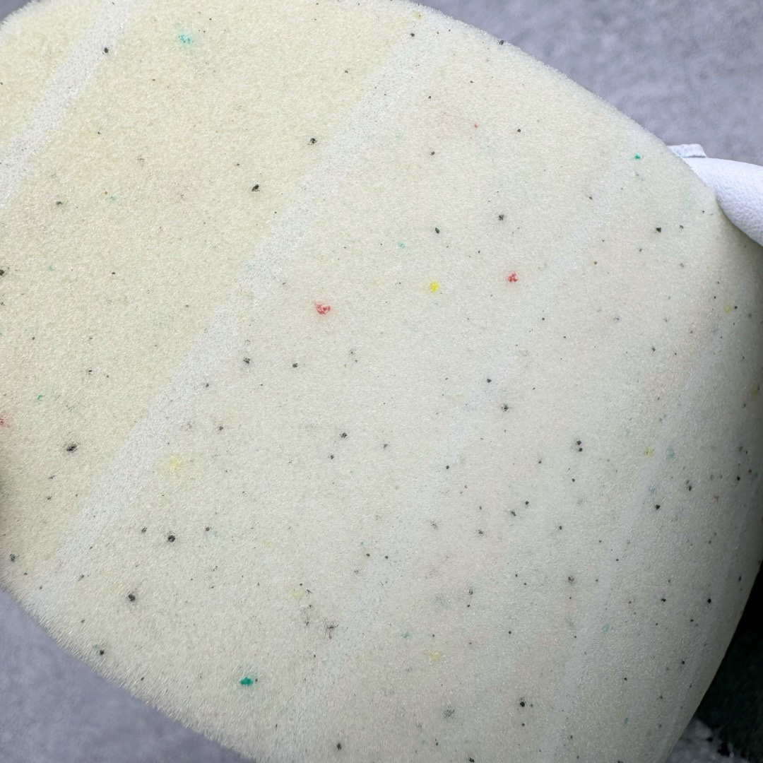 图片[13]-＃KZ神版特价 AD Original Samba OG 复古经典轻便板鞋 黑白灰 B75806 口碑大厂出品 品控大底版型不断改良更新 全套原纸板楦头开发 确保原汁原味 完美呈现桑巴版型 一比一鞋头弧度高度鞋身弧度 此版本只针对中端市场 皮料材质有所更替 其他数据细节工艺流程均保持一致 绝不口嗨 细节品控鞋型随意对比 正确烫金高频细节 原装纳米超迁皮料 独家私模橡胶大底 原盒原配 这款桑巴鞋展示了高质量的工艺 带有装饰的超锁缝制和无缝的手感 柔软、柔软的皮革造型和标志性的3条纹完成了精致的外观 正规合身鞋带 鞋面上有绒面鞋垫 橡胶鞋底 享受正畸套筒软感 自50年代首次亮相以来就一直在赢得粉丝的青睐 尺码：35.5 36 36.5 37.5 38 38.5 39 40 40.5 41 42 42.5 43 44 44.5 45 46 47-选品中心