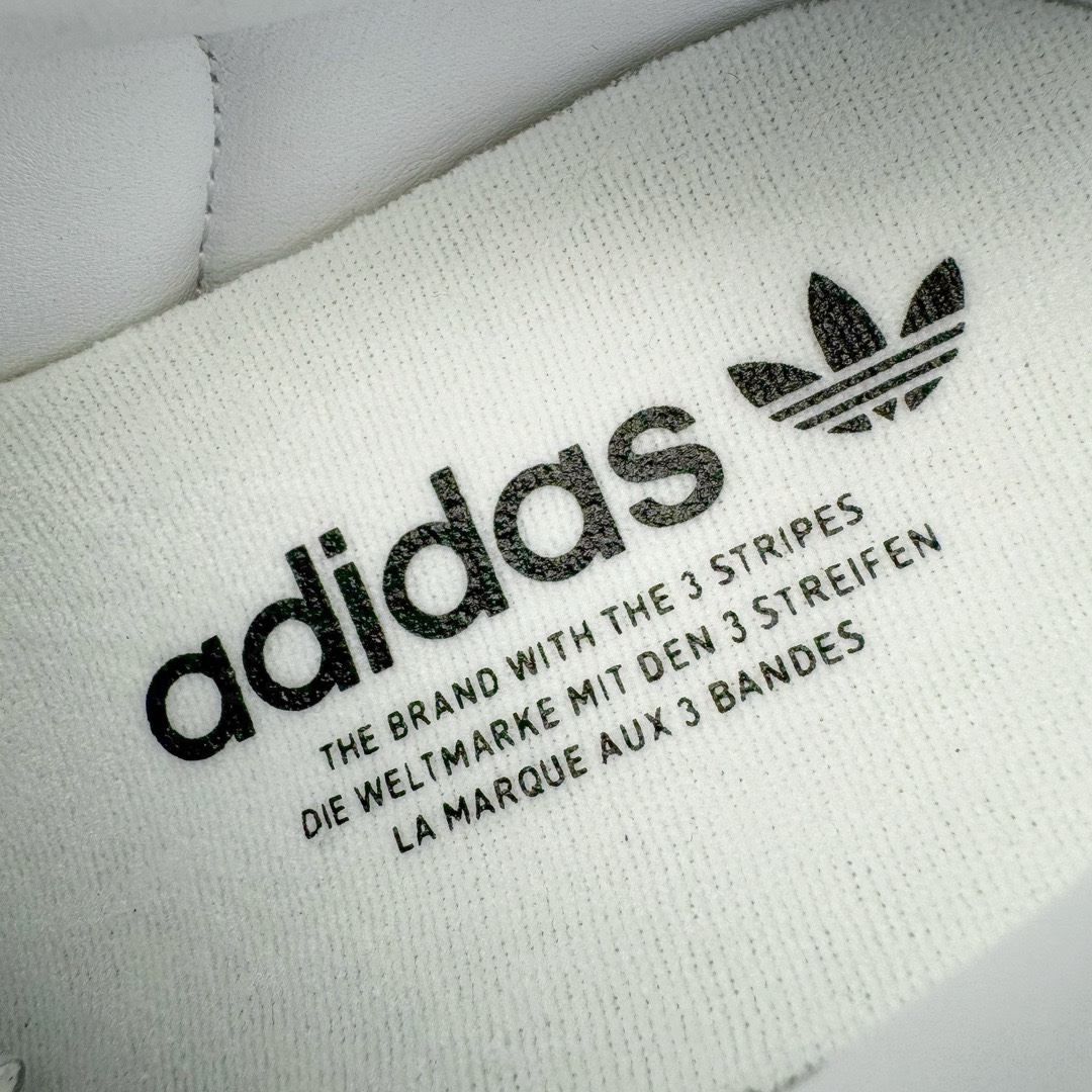 图片[18]-＃KZ神版特价 AD Original Samba OG 复古经典轻便板鞋 黑白灰 B75806 口碑大厂出品 品控大底版型不断改良更新 全套原纸板楦头开发 确保原汁原味 完美呈现桑巴版型 一比一鞋头弧度高度鞋身弧度 此版本只针对中端市场 皮料材质有所更替 其他数据细节工艺流程均保持一致 绝不口嗨 细节品控鞋型随意对比 正确烫金高频细节 原装纳米超迁皮料 独家私模橡胶大底 原盒原配 这款桑巴鞋展示了高质量的工艺 带有装饰的超锁缝制和无缝的手感 柔软、柔软的皮革造型和标志性的3条纹完成了精致的外观 正规合身鞋带 鞋面上有绒面鞋垫 橡胶鞋底 享受正畸套筒软感 自50年代首次亮相以来就一直在赢得粉丝的青睐 尺码：35.5 36 36.5 37.5 38 38.5 39 40 40.5 41 42 42.5 43 44 44.5 45 46 47-选品中心