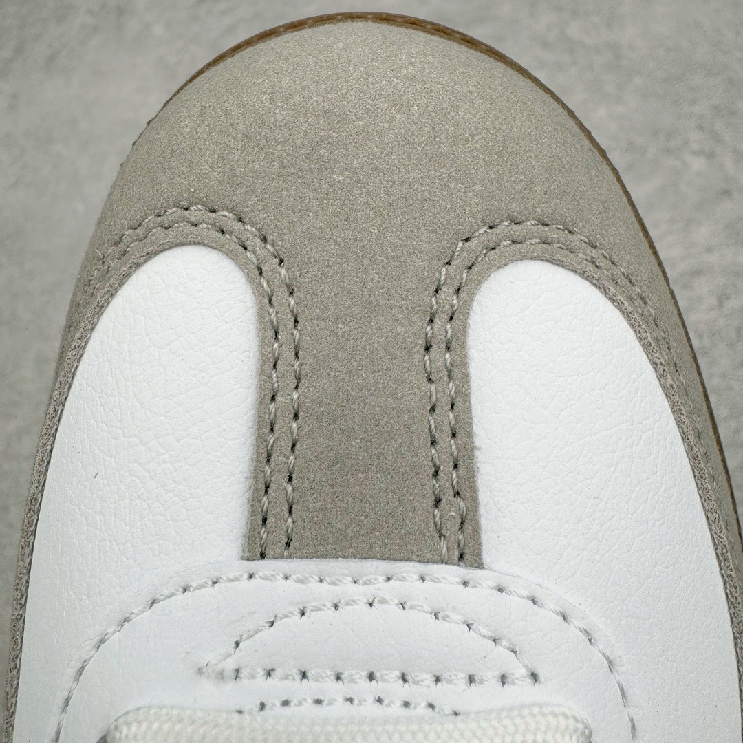 图片[11]-＃KZ神版特价 AD Original Samba OG 复古经典轻便板鞋 白黑灰 FW2427 口碑大厂出品 品控大底版型不断改良更新 全套原纸板楦头开发 确保原汁原味 完美呈现桑巴版型 一比一鞋头弧度高度鞋身弧度 此版本只针对中端市场 皮料材质有所更替 其他数据细节工艺流程均保持一致 绝不口嗨 细节品控鞋型随意对比 正确烫金高频细节 原装纳米超迁皮料 独家私模橡胶大底 原盒原配 这款桑巴鞋展示了高质量的工艺 带有装饰的超锁缝制和无缝的手感 柔软、柔软的皮革造型和标志性的3条纹完成了精致的外观 正规合身鞋带 鞋面上有绒面鞋垫 橡胶鞋底 享受正畸套筒软感 自50年代首次亮相以来就一直在赢得粉丝的青睐 尺码：35.5 36 36.5 37.5 38 38.5 39 40 40.5 41 42 42.5 43 44 44.5 45 46 47-选品中心