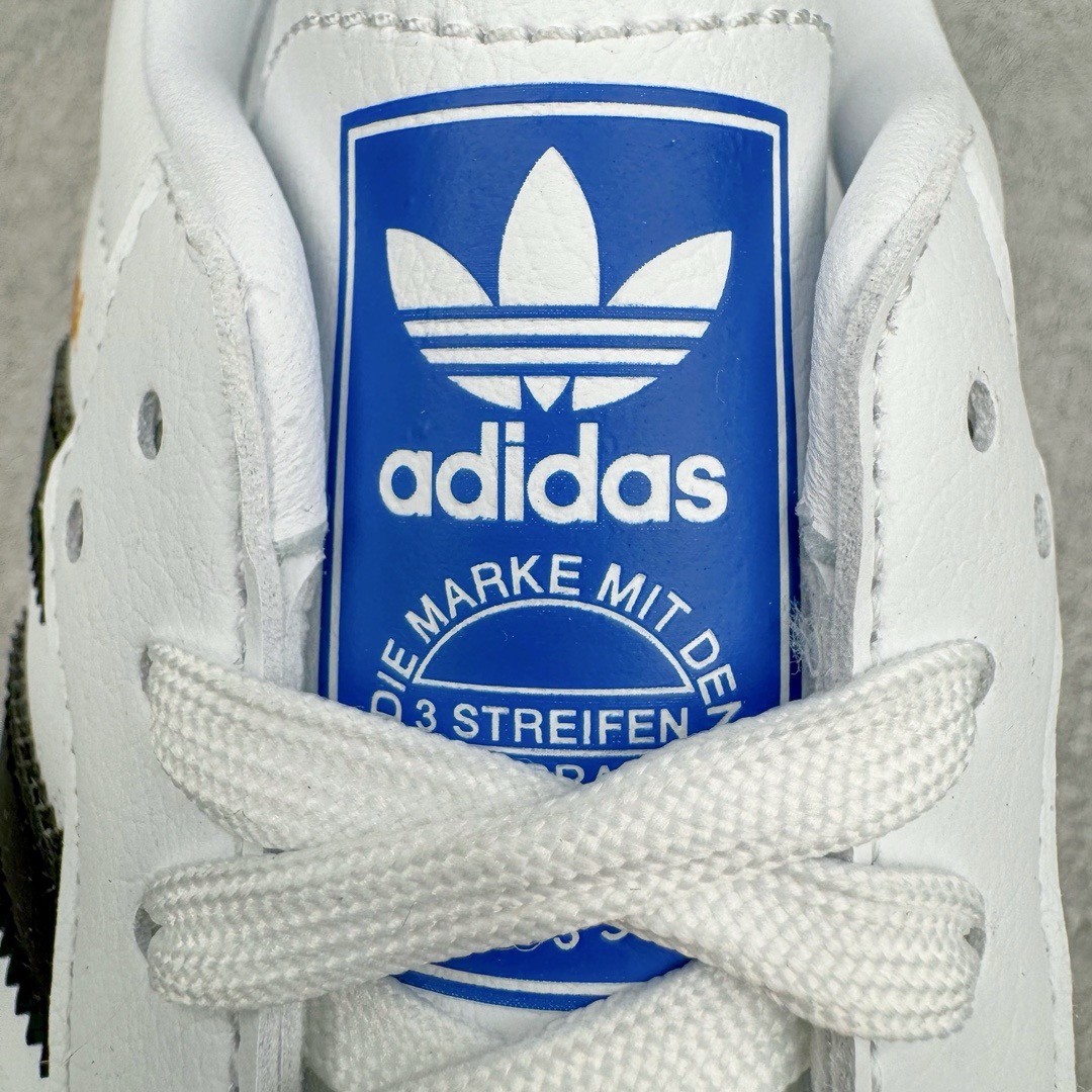 图片[14]-＃KZ神版特价 AD Original Samba OG 复古经典轻便板鞋 白黑灰 FW2427 口碑大厂出品 品控大底版型不断改良更新 全套原纸板楦头开发 确保原汁原味 完美呈现桑巴版型 一比一鞋头弧度高度鞋身弧度 此版本只针对中端市场 皮料材质有所更替 其他数据细节工艺流程均保持一致 绝不口嗨 细节品控鞋型随意对比 正确烫金高频细节 原装纳米超迁皮料 独家私模橡胶大底 原盒原配 这款桑巴鞋展示了高质量的工艺 带有装饰的超锁缝制和无缝的手感 柔软、柔软的皮革造型和标志性的3条纹完成了精致的外观 正规合身鞋带 鞋面上有绒面鞋垫 橡胶鞋底 享受正畸套筒软感 自50年代首次亮相以来就一直在赢得粉丝的青睐 尺码：35.5 36 36.5 37.5 38 38.5 39 40 40.5 41 42 42.5 43 44 44.5 45 46 47-选品中心