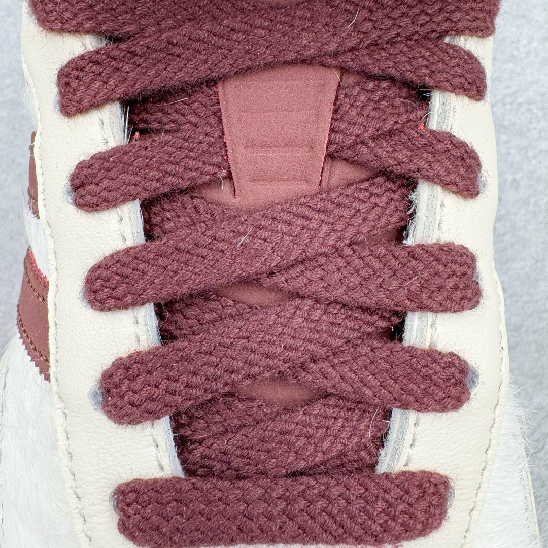 图片[21]-＃KZ神版特价 Wales Bonner x AD Originals Samba Classic 桑巴舞系列绅士德训足球风百搭低帮休闲运动板鞋 白酒红 IE0586 全套原纸板楦头开发 每道工序同步公司流程 确保原汁原味 完美呈现原鞋版型 原厂高频磨具加持 精准内部资源对接 Logo字体百分百还原 原厂特供纳米纤维板 区别市面劣质纸板中底 原厂海玻璃鞋垫 正确3/2横条宽版背胶 一比一鞋头弧度高度鞋身弧度 烫金亮度高频深浅同步原鞋 独家私模最大47.5 半透明橡胶大底 原厂定制真马毛毛皮组合环保纤维革鞋面 原厂港宝加持定型后跟R度完美 原厂高频磨具加持 Logo字体 凹凸明显 轮廓分明 描漆定位精准 三道杠为尖角45°锯齿状 高频立体感很强 区别圆形锯齿 已最大程度还原公司 欢迎对比 此次双方的全新联名鞋款也均以 Originals Samba 为基础 同时共打造了四款风格迥异的鞋款 要说最亮眼的还是当属这双「豹纹」配色 除了标志性的鞋身图案外 侧面马毛材质的使用也让整双鞋质感得到升华 同时搭配上鞋身两侧经典的白色 AD「三道杠」Logo 以及蓝色的内衬 也呈现出多层次视觉体验 而要论最吸睛的还要数鞋舌处延续了的「大舌头」设计 当然这也正是 Wales Bonner 品牌与 adidas Samba 合作的产品亮点之一 尺码：35.5 36 36.5 37.5 38 38.5 39 40 40.5 41 42 42.5 43 44 44.5 45 46 47-选品中心