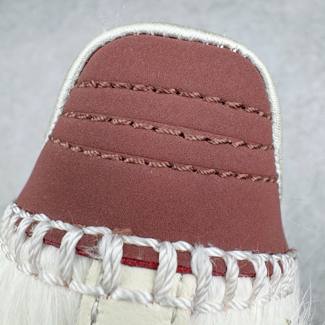 图片[22]-＃KZ神版特价 Wales Bonner x AD Originals Samba Classic 桑巴舞系列绅士德训足球风百搭低帮休闲运动板鞋 白酒红 IE0586 全套原纸板楦头开发 每道工序同步公司流程 确保原汁原味 完美呈现原鞋版型 原厂高频磨具加持 精准内部资源对接 Logo字体百分百还原 原厂特供纳米纤维板 区别市面劣质纸板中底 原厂海玻璃鞋垫 正确3/2横条宽版背胶 一比一鞋头弧度高度鞋身弧度 烫金亮度高频深浅同步原鞋 独家私模最大47.5 半透明橡胶大底 原厂定制真马毛毛皮组合环保纤维革鞋面 原厂港宝加持定型后跟R度完美 原厂高频磨具加持 Logo字体 凹凸明显 轮廓分明 描漆定位精准 三道杠为尖角45°锯齿状 高频立体感很强 区别圆形锯齿 已最大程度还原公司 欢迎对比 此次双方的全新联名鞋款也均以 Originals Samba 为基础 同时共打造了四款风格迥异的鞋款 要说最亮眼的还是当属这双「豹纹」配色 除了标志性的鞋身图案外 侧面马毛材质的使用也让整双鞋质感得到升华 同时搭配上鞋身两侧经典的白色 AD「三道杠」Logo 以及蓝色的内衬 也呈现出多层次视觉体验 而要论最吸睛的还要数鞋舌处延续了的「大舌头」设计 当然这也正是 Wales Bonner 品牌与 adidas Samba 合作的产品亮点之一 尺码：35.5 36 36.5 37.5 38 38.5 39 40 40.5 41 42 42.5 43 44 44.5 45 46 47-选品中心