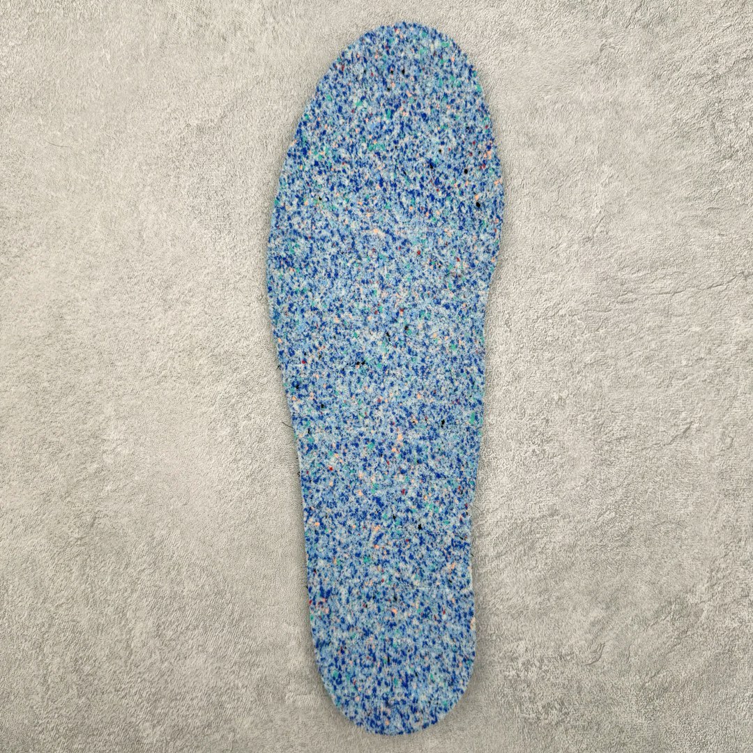 图片[20]-＃KZ神版特价 Wales Bonner x AD Originals Samba Classic 桑巴舞系列绅士德训足球风百搭低帮休闲运动板鞋 黑白马毛 IE0580 全套原纸板楦头开发 每道工序同步公司流程 确保原汁原味 完美呈现原鞋版型 原厂高频磨具加持 精准内部资源对接 Logo字体百分百还原 原厂特供纳米纤维板 区别市面劣质纸板中底 原厂海玻璃鞋垫 正确3/2横条宽版背胶 一比一鞋头弧度高度鞋身弧度 烫金亮度高频深浅同步原鞋 独家私模最大47.5 半透明橡胶大底 原厂定制真马毛毛皮组合环保纤维革鞋面 原厂港宝加持定型后跟R度完美 原厂高频磨具加持 Logo字体 凹凸明显 轮廓分明 描漆定位精准 三道杠为尖角45°锯齿状 高频立体感很强 区别圆形锯齿 已最大程度还原公司 欢迎对比 此次双方的全新联名鞋款也均以 Originals Samba 为基础 同时共打造了四款风格迥异的鞋款 要说最亮眼的还是当属这双「豹纹」配色 除了标志性的鞋身图案外 侧面马毛材质的使用也让整双鞋质感得到升华 同时搭配上鞋身两侧经典的白色 AD「三道杠」Logo 以及蓝色的内衬 也呈现出多层次视觉体验 而要论最吸睛的还要数鞋舌处延续了的「大舌头」设计 当然这也正是 Wales Bonner 品牌与 adidas Samba 合作的产品亮点之一 尺码：35.5 36 36.5 37.5 38 38.5 39 40 40.5 41 42 42.5 43 44 44.5 45 46 47-选品中心