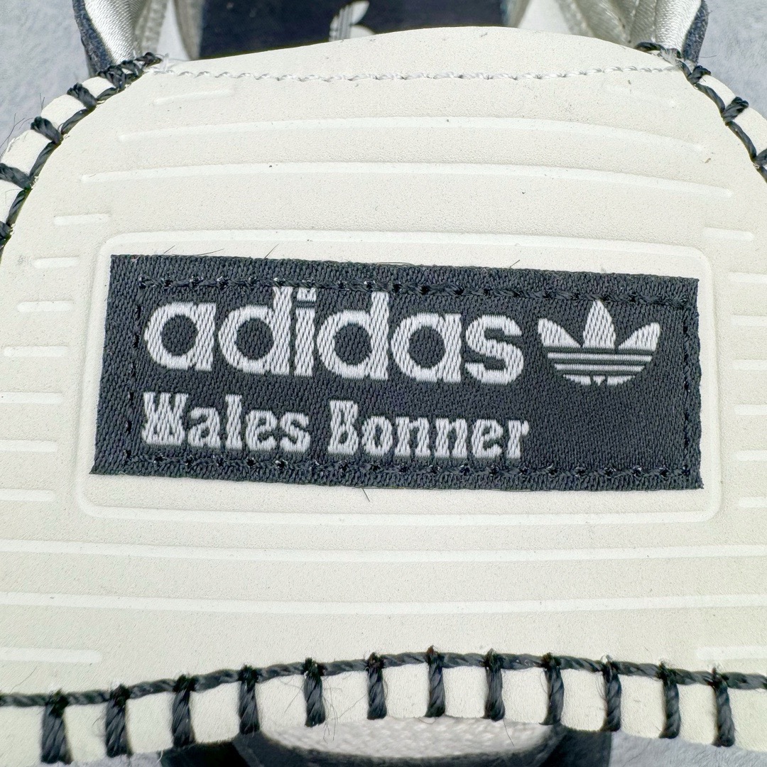 图片[12]-＃KZ神版特价 Wales Bonner x AD Originals Samba Classic 桑巴舞系列绅士德训足球风百搭低帮休闲运动板鞋 黑白马毛 IE0580 全套原纸板楦头开发 每道工序同步公司流程 确保原汁原味 完美呈现原鞋版型 原厂高频磨具加持 精准内部资源对接 Logo字体百分百还原 原厂特供纳米纤维板 区别市面劣质纸板中底 原厂海玻璃鞋垫 正确3/2横条宽版背胶 一比一鞋头弧度高度鞋身弧度 烫金亮度高频深浅同步原鞋 独家私模最大47.5 半透明橡胶大底 原厂定制真马毛毛皮组合环保纤维革鞋面 原厂港宝加持定型后跟R度完美 原厂高频磨具加持 Logo字体 凹凸明显 轮廓分明 描漆定位精准 三道杠为尖角45°锯齿状 高频立体感很强 区别圆形锯齿 已最大程度还原公司 欢迎对比 此次双方的全新联名鞋款也均以 Originals Samba 为基础 同时共打造了四款风格迥异的鞋款 要说最亮眼的还是当属这双「豹纹」配色 除了标志性的鞋身图案外 侧面马毛材质的使用也让整双鞋质感得到升华 同时搭配上鞋身两侧经典的白色 AD「三道杠」Logo 以及蓝色的内衬 也呈现出多层次视觉体验 而要论最吸睛的还要数鞋舌处延续了的「大舌头」设计 当然这也正是 Wales Bonner 品牌与 adidas Samba 合作的产品亮点之一 尺码：35.5 36 36.5 37.5 38 38.5 39 40 40.5 41 42 42.5 43 44 44.5 45 46 47-选品中心