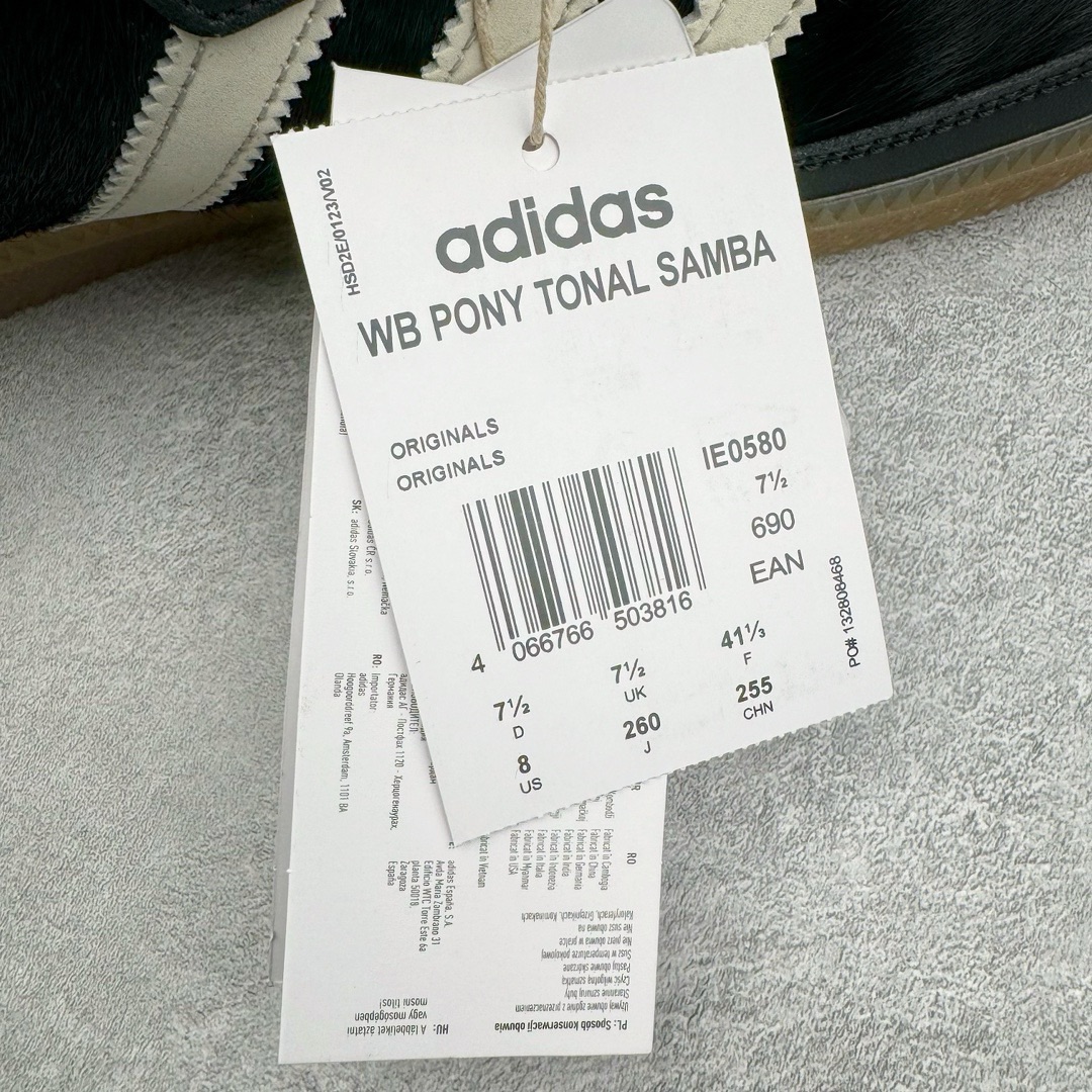 图片[22]-＃KZ神版特价 Wales Bonner x AD Originals Samba Classic 桑巴舞系列绅士德训足球风百搭低帮休闲运动板鞋 黑白马毛 IE0580 全套原纸板楦头开发 每道工序同步公司流程 确保原汁原味 完美呈现原鞋版型 原厂高频磨具加持 精准内部资源对接 Logo字体百分百还原 原厂特供纳米纤维板 区别市面劣质纸板中底 原厂海玻璃鞋垫 正确3/2横条宽版背胶 一比一鞋头弧度高度鞋身弧度 烫金亮度高频深浅同步原鞋 独家私模最大47.5 半透明橡胶大底 原厂定制真马毛毛皮组合环保纤维革鞋面 原厂港宝加持定型后跟R度完美 原厂高频磨具加持 Logo字体 凹凸明显 轮廓分明 描漆定位精准 三道杠为尖角45°锯齿状 高频立体感很强 区别圆形锯齿 已最大程度还原公司 欢迎对比 此次双方的全新联名鞋款也均以 Originals Samba 为基础 同时共打造了四款风格迥异的鞋款 要说最亮眼的还是当属这双「豹纹」配色 除了标志性的鞋身图案外 侧面马毛材质的使用也让整双鞋质感得到升华 同时搭配上鞋身两侧经典的白色 AD「三道杠」Logo 以及蓝色的内衬 也呈现出多层次视觉体验 而要论最吸睛的还要数鞋舌处延续了的「大舌头」设计 当然这也正是 Wales Bonner 品牌与 adidas Samba 合作的产品亮点之一 尺码：35.5 36 36.5 37.5 38 38.5 39 40 40.5 41 42 42.5 43 44 44.5 45 46 47-选品中心