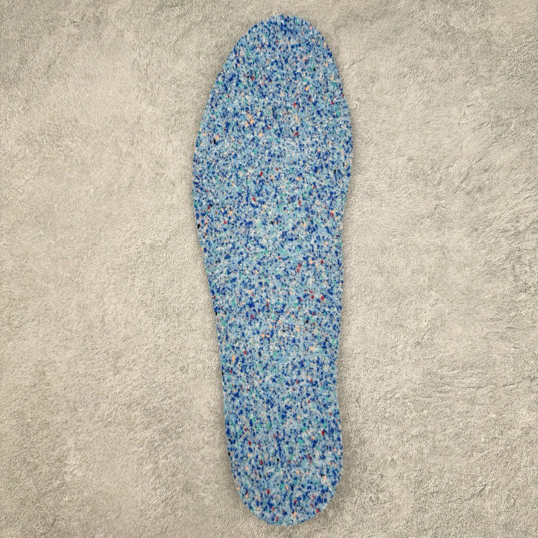 图片[20]-＃KZ神版特价 Wales Bonner x AD Originals Samba Classic 桑巴舞系列绅士德训足球风百搭低帮休闲运动板鞋 电镀银 IG8181 全套原纸板楦头开发 每道工序同步公司流程 确保原汁原味 完美呈现原鞋版型 原厂高频磨具加持 精准内部资源对接 Logo字体百分百还原 原厂特供纳米纤维板 区别市面劣质纸板中底 原厂海玻璃鞋垫 正确3/2横条宽版背胶 一比一鞋头弧度高度鞋身弧度 烫金亮度高频深浅同步原鞋 独家私模最大47.5 半透明橡胶大底 原厂定制真马毛毛皮组合环保纤维革鞋面 原厂港宝加持定型后跟R度完美 原厂高频磨具加持 Logo字体 凹凸明显 轮廓分明 描漆定位精准 三道杠为尖角45°锯齿状 高频立体感很强 区别圆形锯齿 已最大程度还原公司 欢迎对比 此次双方的全新联名鞋款也均以 Originals Samba 为基础 同时共打造了四款风格迥异的鞋款 要说最亮眼的还是当属这双「豹纹」配色 除了标志性的鞋身图案外 侧面马毛材质的使用也让整双鞋质感得到升华 同时搭配上鞋身两侧经典的白色 AD「三道杠」Logo 以及蓝色的内衬 也呈现出多层次视觉体验 而要论最吸睛的还要数鞋舌处延续了的「大舌头」设计 当然这也正是 Wales Bonner 品牌与 adidas Samba 合作的产品亮点之一 尺码：35.5 36 36.5 37.5 38 38.5 39 40 40.5 41 42 42.5 43 44 44.5 45 46 47-选品中心