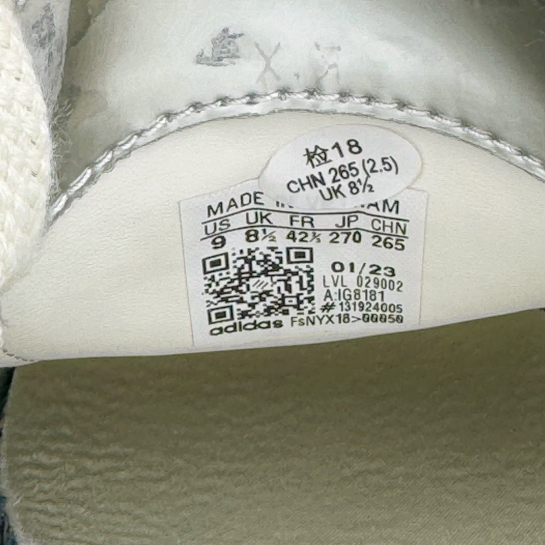 图片[19]-＃KZ神版特价 Wales Bonner x AD Originals Samba Classic 桑巴舞系列绅士德训足球风百搭低帮休闲运动板鞋 电镀银 IG8181 全套原纸板楦头开发 每道工序同步公司流程 确保原汁原味 完美呈现原鞋版型 原厂高频磨具加持 精准内部资源对接 Logo字体百分百还原 原厂特供纳米纤维板 区别市面劣质纸板中底 原厂海玻璃鞋垫 正确3/2横条宽版背胶 一比一鞋头弧度高度鞋身弧度 烫金亮度高频深浅同步原鞋 独家私模最大47.5 半透明橡胶大底 原厂定制真马毛毛皮组合环保纤维革鞋面 原厂港宝加持定型后跟R度完美 原厂高频磨具加持 Logo字体 凹凸明显 轮廓分明 描漆定位精准 三道杠为尖角45°锯齿状 高频立体感很强 区别圆形锯齿 已最大程度还原公司 欢迎对比 此次双方的全新联名鞋款也均以 Originals Samba 为基础 同时共打造了四款风格迥异的鞋款 要说最亮眼的还是当属这双「豹纹」配色 除了标志性的鞋身图案外 侧面马毛材质的使用也让整双鞋质感得到升华 同时搭配上鞋身两侧经典的白色 AD「三道杠」Logo 以及蓝色的内衬 也呈现出多层次视觉体验 而要论最吸睛的还要数鞋舌处延续了的「大舌头」设计 当然这也正是 Wales Bonner 品牌与 adidas Samba 合作的产品亮点之一 尺码：35.5 36 36.5 37.5 38 38.5 39 40 40.5 41 42 42.5 43 44 44.5 45 46 47-选品中心