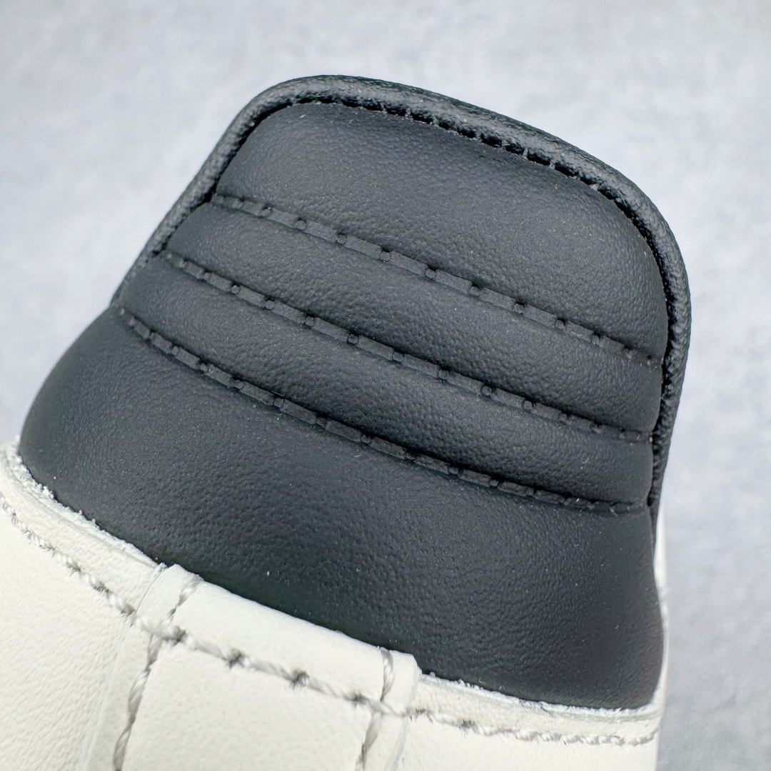 图片[12]-＃KZ神版特价 AD Original Samba OG 复古经典轻便板鞋 米白黑 ID0478 口碑大厂出品 品控大底版型不断改良更新 全套原纸板楦头开发 确保原汁原味 完美呈现桑巴版型 一比一鞋头弧度高度鞋身弧度 此版本只针对中端市场 皮料材质有所更替 其他数据细节工艺流程均保持一致 绝不口嗨 细节品控鞋型随意对比 正确烫金高频细节 原装纳米超迁皮料 独家私模橡胶大底 原盒原配 这款桑巴鞋展示了高质量的工艺 带有装饰的超锁缝制和无缝的手感 柔软、柔软的皮革造型和标志性的3条纹完成了精致的外观 正规合身鞋带 鞋面上有绒面鞋垫 橡胶鞋底 享受正畸套筒软感 自50年代首次亮相以来就一直在赢得粉丝的青睐 尺码：35.5 36 36.5 37.5 38 38.5 39 40 40.5 41 42 42.5 43 44 44.5 45 46 47-选品中心