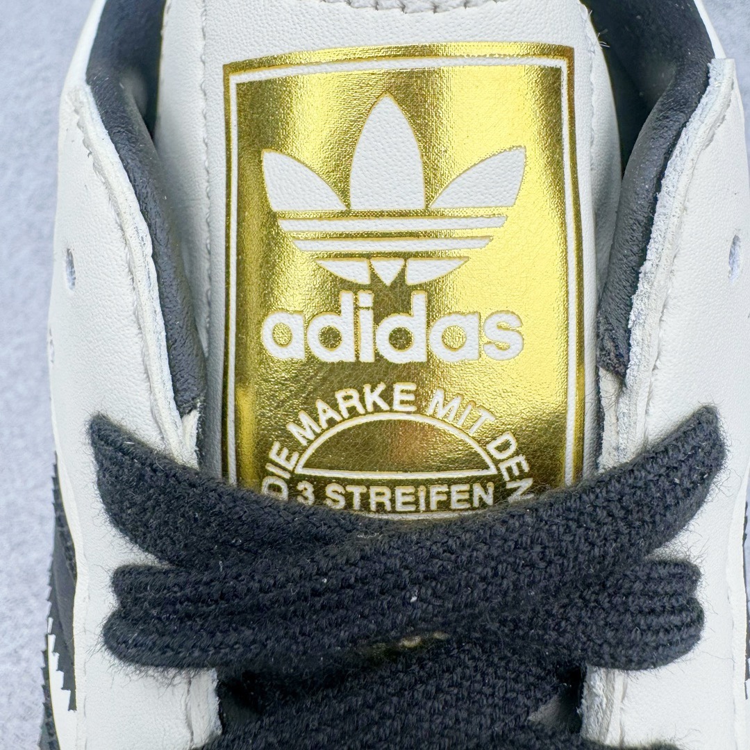 图片[10]-＃KZ神版特价 AD Original Samba OG 复古经典轻便板鞋 米白黑 ID0478 口碑大厂出品 品控大底版型不断改良更新 全套原纸板楦头开发 确保原汁原味 完美呈现桑巴版型 一比一鞋头弧度高度鞋身弧度 此版本只针对中端市场 皮料材质有所更替 其他数据细节工艺流程均保持一致 绝不口嗨 细节品控鞋型随意对比 正确烫金高频细节 原装纳米超迁皮料 独家私模橡胶大底 原盒原配 这款桑巴鞋展示了高质量的工艺 带有装饰的超锁缝制和无缝的手感 柔软、柔软的皮革造型和标志性的3条纹完成了精致的外观 正规合身鞋带 鞋面上有绒面鞋垫 橡胶鞋底 享受正畸套筒软感 自50年代首次亮相以来就一直在赢得粉丝的青睐 尺码：35.5 36 36.5 37.5 38 38.5 39 40 40.5 41 42 42.5 43 44 44.5 45 46 47-选品中心