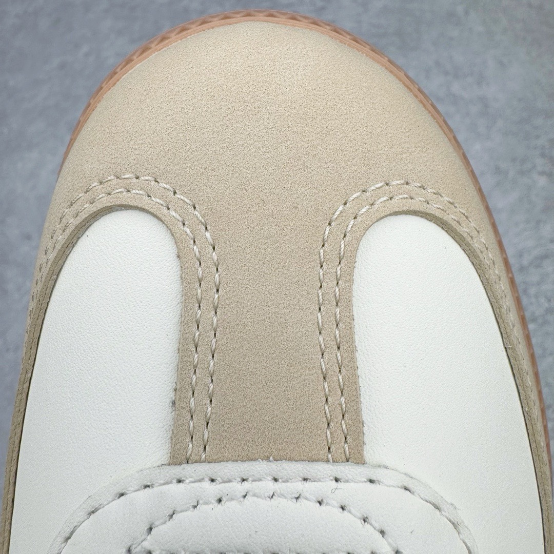 图片[11]-＃KZ神版特价 AD Original Samba OG 复古经典轻便板鞋 米白黑 ID0478 口碑大厂出品 品控大底版型不断改良更新 全套原纸板楦头开发 确保原汁原味 完美呈现桑巴版型 一比一鞋头弧度高度鞋身弧度 此版本只针对中端市场 皮料材质有所更替 其他数据细节工艺流程均保持一致 绝不口嗨 细节品控鞋型随意对比 正确烫金高频细节 原装纳米超迁皮料 独家私模橡胶大底 原盒原配 这款桑巴鞋展示了高质量的工艺 带有装饰的超锁缝制和无缝的手感 柔软、柔软的皮革造型和标志性的3条纹完成了精致的外观 正规合身鞋带 鞋面上有绒面鞋垫 橡胶鞋底 享受正畸套筒软感 自50年代首次亮相以来就一直在赢得粉丝的青睐 尺码：35.5 36 36.5 37.5 38 38.5 39 40 40.5 41 42 42.5 43 44 44.5 45 46 47-选品中心