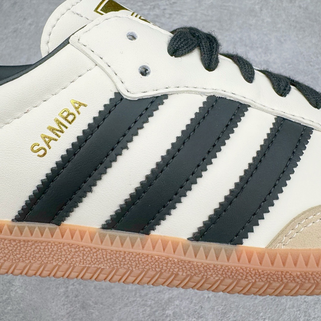 图片[14]-＃KZ神版特价 AD Original Samba OG 复古经典轻便板鞋 米白黑 ID0478 口碑大厂出品 品控大底版型不断改良更新 全套原纸板楦头开发 确保原汁原味 完美呈现桑巴版型 一比一鞋头弧度高度鞋身弧度 此版本只针对中端市场 皮料材质有所更替 其他数据细节工艺流程均保持一致 绝不口嗨 细节品控鞋型随意对比 正确烫金高频细节 原装纳米超迁皮料 独家私模橡胶大底 原盒原配 这款桑巴鞋展示了高质量的工艺 带有装饰的超锁缝制和无缝的手感 柔软、柔软的皮革造型和标志性的3条纹完成了精致的外观 正规合身鞋带 鞋面上有绒面鞋垫 橡胶鞋底 享受正畸套筒软感 自50年代首次亮相以来就一直在赢得粉丝的青睐 尺码：35.5 36 36.5 37.5 38 38.5 39 40 40.5 41 42 42.5 43 44 44.5 45 46 47-选品中心
