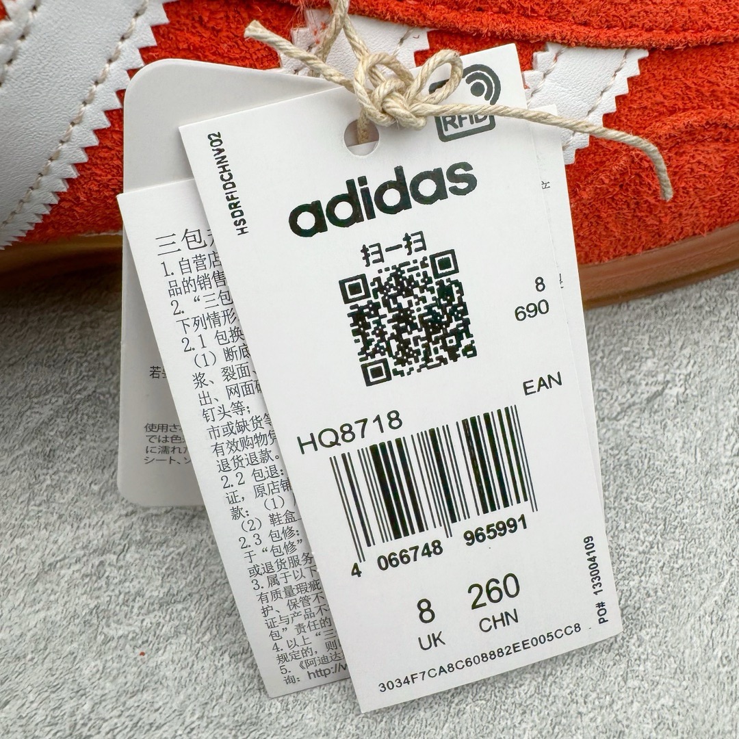 图片[22]-＃KZ神版福利 AD Original Gazelle Indoor Trainers 瞪羚室内鞋系列低帮复古百搭休闲运动德训风板鞋 红白 HQ8718 独家前帮工艺加持 全套原纸板楦头开发 每道工序同步公司流程 确保原汁原味 完美呈现原鞋版型 原厂高频磨具加持 精准内部资源对接 Logo字体百分百还原 原厂特供纳米纤维板 区别市面劣质纸板中底 原厂海玻璃鞋垫 中置乳胶足弓支撑垫 正确3/2横条宽版背胶 一比一鞋头弧度高度鞋身弧度 烫金亮度高频深浅同步原鞋 独家私模最大47.5 半透明橡胶大底 原厂定制长毛翻毛皮组合环保纤维革鞋面 原厂港宝加持定型后跟R度完美 原厂高频磨具加持 Logo字体 凹凸明显 轮廓分明 描漆定位精准 三道杠为尖角45°锯齿状 高频立体感很强 区别圆形锯齿 已最大程度还原公司 欢迎对比 将复古进行到底 简约流畅 三十年不变经典 这款Gazelle运动鞋 无论面料、配色、质感或设计 都只在重现其1991年原款的经典 皮革鞋面 撞色三条纹和鞋跟标的设计 力求呈现90年代的经典复古风潮 Samba火热的同时 也带动了其它的复古鞋型 Gazelle便是其中一只 Gazelle Indoor拥有包边更宽的T字型鞋头 更好的保护运动员的前掌 浓浓的复古氛围感 非常适合现在流行的Cleanfit风格 尺码：35.5 36 36.5 37 38 38.5 39 40 40.5 41 42 42.5 43 44 44.5 45 46 47.5-选品中心