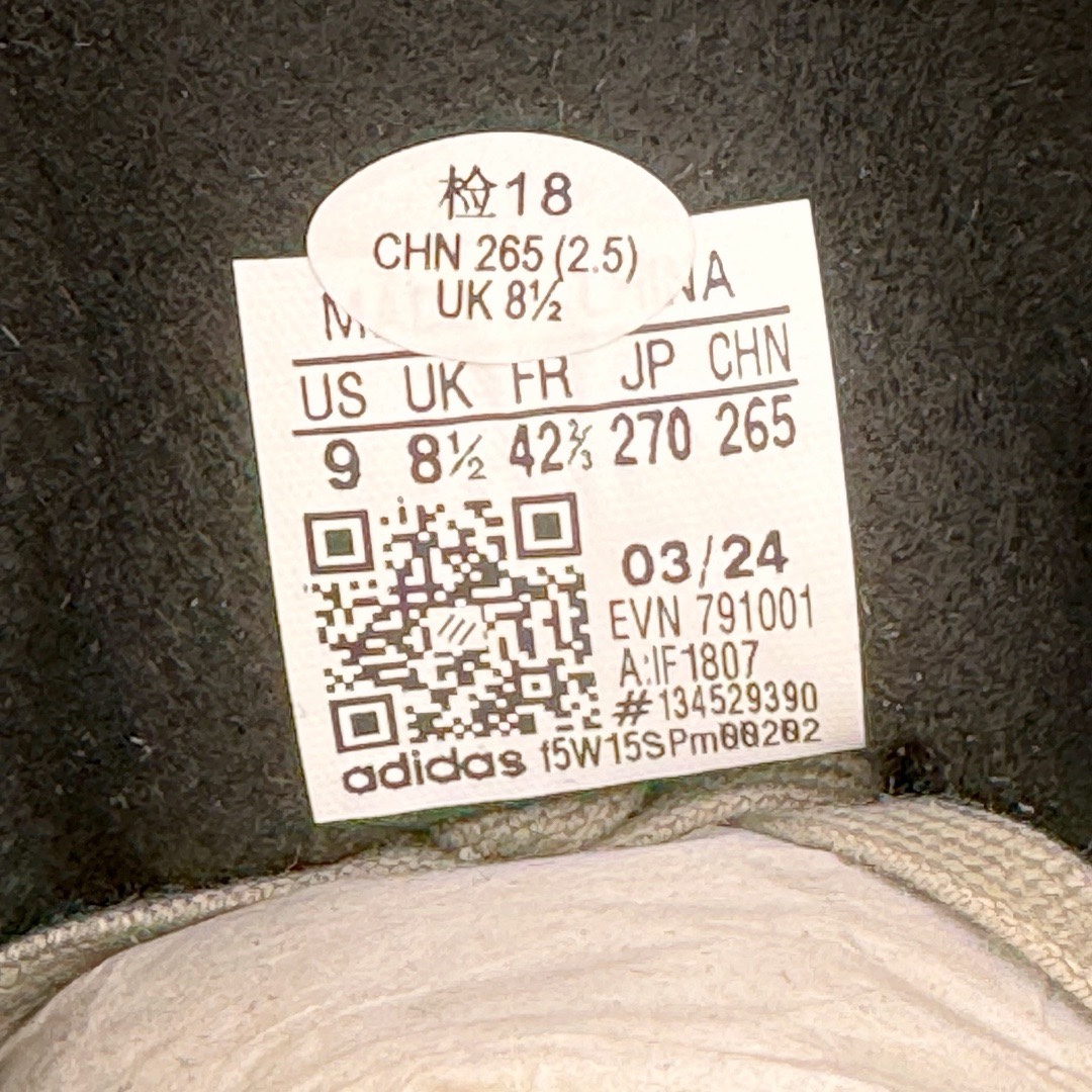图片[17]-＃KZ神版福利 AD Original Gazelle Indoor Trainers 瞪羚室内鞋系列低帮复古百搭休闲运动德训风板鞋 灰白 IF1807 独家前帮工艺加持 全套原纸板楦头开发 每道工序同步公司流程 确保原汁原味 完美呈现原鞋版型 原厂高频磨具加持 精准内部资源对接 Logo字体百分百还原 原厂特供纳米纤维板 区别市面劣质纸板中底 原厂海玻璃鞋垫 中置乳胶足弓支撑垫 正确3/2横条宽版背胶 一比一鞋头弧度高度鞋身弧度 烫金亮度高频深浅同步原鞋 独家私模最大47.5 半透明橡胶大底 原厂定制长毛翻毛皮组合环保纤维革鞋面 原厂港宝加持定型后跟R度完美 原厂高频磨具加持 Logo字体 凹凸明显 轮廓分明 描漆定位精准 三道杠为尖角45°锯齿状 高频立体感很强 区别圆形锯齿 已最大程度还原公司 欢迎对比 将复古进行到底 简约流畅 三十年不变经典 这款Gazelle运动鞋 无论面料、配色、质感或设计 都只在重现其1991年原款的经典 皮革鞋面 撞色三条纹和鞋跟标的设计 力求呈现90年代的经典复古风潮 Samba火热的同时 也带动了其它的复古鞋型 Gazelle便是其中一只 Gazelle Indoor拥有包边更宽的T字型鞋头 更好的保护运动员的前掌 浓浓的复古氛围感 非常适合现在流行的Cleanfit风格 尺码：35.5 36 36.5 37 38 38.5 39 40 40.5 41 42 42.5 43 44 44.5 45 46 47.5-选品中心