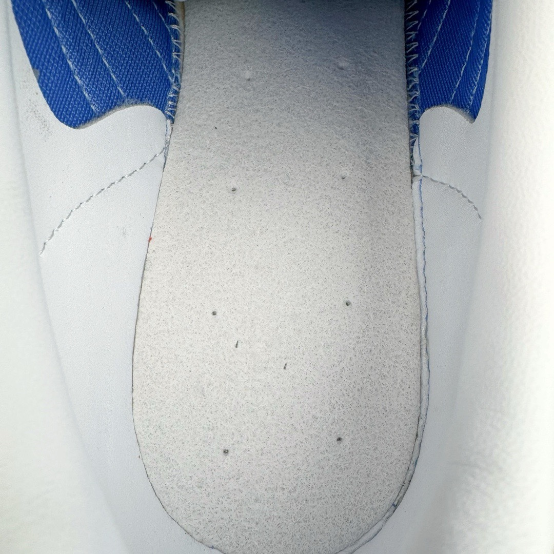 图片[10]-＃KZ神版特价 AD Original Gazelle Indoor Trainers 瞪羚室内鞋系列低帮复古百搭休闲运动德训风板鞋 蓝白 HQ8717 独家前帮工艺加持 全套原纸板楦头开发 每道工序同步公司流程 确保原汁原味 完美呈现原鞋版型 原厂高频磨具加持 精准内部资源对接 Logo字体百分百还原 原厂特供纳米纤维板 区别市面劣质纸板中底 原厂海玻璃鞋垫 中置乳胶足弓支撑垫 正确3/2横条宽版背胶 一比一鞋头弧度高度鞋身弧度 烫金亮度高频深浅同步原鞋 独家私模最大47.5 半透明橡胶大底 原厂定制长毛翻毛皮组合环保纤维革鞋面 原厂港宝加持定型后跟R度完美 原厂高频磨具加持 Logo字体 凹凸明显 轮廓分明 描漆定位精准 三道杠为尖角45°锯齿状 高频立体感很强 区别圆形锯齿 已最大程度还原公司 欢迎对比 将复古进行到底 简约流畅 三十年不变经典 这款Gazelle运动鞋 无论面料、配色、质感或设计 都只在重现其1991年原款的经典 皮革鞋面 撞色三条纹和鞋跟标的设计 力求呈现90年代的经典复古风潮 Samba火热的同时 也带动了其它的复古鞋型 Gazelle便是其中一只 Gazelle Indoor拥有包边更宽的T字型鞋头 更好的保护运动员的前掌 浓浓的复古氛围感 非常适合现在流行的Cleanfit风格 尺码：35.5 36 36.5 37 38 38.5 39 40 40.5 41 42 42.5 43 44 44.5 45 46 47.5-选品中心