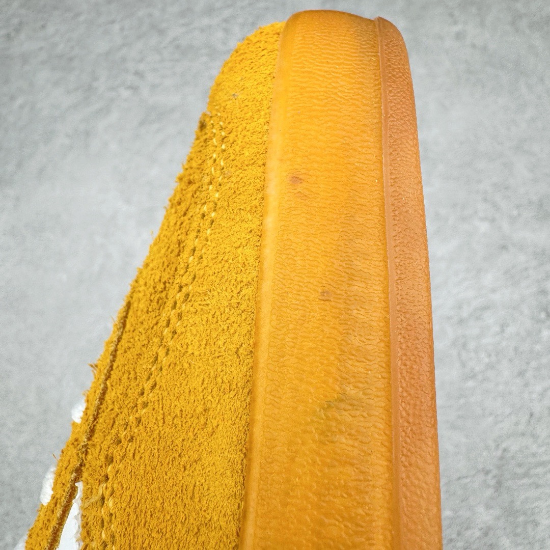 图片[17]-＃KZ神版特价 AD Original Gazelle Indoor Trainers 瞪羚室内鞋系列低帮复古百搭休闲运动德训风板鞋 黄白 HQ8716 独家前帮工艺加持 全套原纸板楦头开发 每道工序同步公司流程 确保原汁原味 完美呈现原鞋版型 原厂高频磨具加持 精准内部资源对接 Logo字体百分百还原 原厂特供纳米纤维板 区别市面劣质纸板中底 原厂海玻璃鞋垫 中置乳胶足弓支撑垫 正确3/2横条宽版背胶 一比一鞋头弧度高度鞋身弧度 烫金亮度高频深浅同步原鞋 独家私模最大47.5 半透明橡胶大底 原厂定制长毛翻毛皮组合环保纤维革鞋面 原厂港宝加持定型后跟R度完美 原厂高频磨具加持 Logo字体 凹凸明显 轮廓分明 描漆定位精准 三道杠为尖角45°锯齿状 高频立体感很强 区别圆形锯齿 已最大程度还原公司 欢迎对比 将复古进行到底 简约流畅 三十年不变经典 这款Gazelle运动鞋 无论面料、配色、质感或设计 都只在重现其1991年原款的经典 皮革鞋面 撞色三条纹和鞋跟标的设计 力求呈现90年代的经典复古风潮 Samba火热的同时 也带动了其它的复古鞋型 Gazelle便是其中一只 Gazelle Indoor拥有包边更宽的T字型鞋头 更好的保护运动员的前掌 浓浓的复古氛围感 非常适合现在流行的Cleanfit风格 尺码：35.5 36 36.5 37 38 38.5 39 40 40.5 41 42 42.5 43 44 44.5 45 46 47.5-选品中心