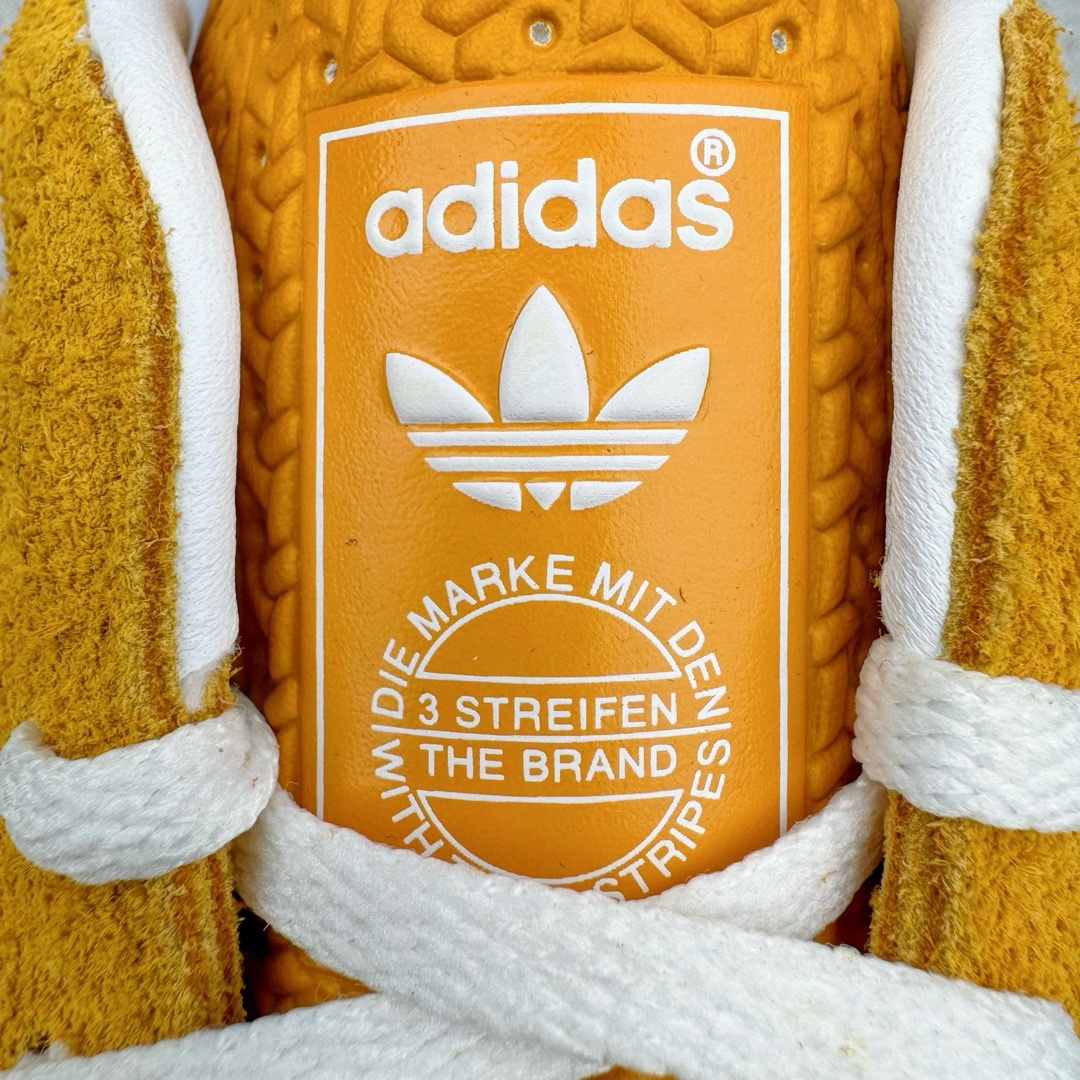 图片[11]-＃KZ神版特价 AD Original Gazelle Indoor Trainers 瞪羚室内鞋系列低帮复古百搭休闲运动德训风板鞋 黄白 HQ8716 独家前帮工艺加持 全套原纸板楦头开发 每道工序同步公司流程 确保原汁原味 完美呈现原鞋版型 原厂高频磨具加持 精准内部资源对接 Logo字体百分百还原 原厂特供纳米纤维板 区别市面劣质纸板中底 原厂海玻璃鞋垫 中置乳胶足弓支撑垫 正确3/2横条宽版背胶 一比一鞋头弧度高度鞋身弧度 烫金亮度高频深浅同步原鞋 独家私模最大47.5 半透明橡胶大底 原厂定制长毛翻毛皮组合环保纤维革鞋面 原厂港宝加持定型后跟R度完美 原厂高频磨具加持 Logo字体 凹凸明显 轮廓分明 描漆定位精准 三道杠为尖角45°锯齿状 高频立体感很强 区别圆形锯齿 已最大程度还原公司 欢迎对比 将复古进行到底 简约流畅 三十年不变经典 这款Gazelle运动鞋 无论面料、配色、质感或设计 都只在重现其1991年原款的经典 皮革鞋面 撞色三条纹和鞋跟标的设计 力求呈现90年代的经典复古风潮 Samba火热的同时 也带动了其它的复古鞋型 Gazelle便是其中一只 Gazelle Indoor拥有包边更宽的T字型鞋头 更好的保护运动员的前掌 浓浓的复古氛围感 非常适合现在流行的Cleanfit风格 尺码：35.5 36 36.5 37 38 38.5 39 40 40.5 41 42 42.5 43 44 44.5 45 46 47.5-选品中心