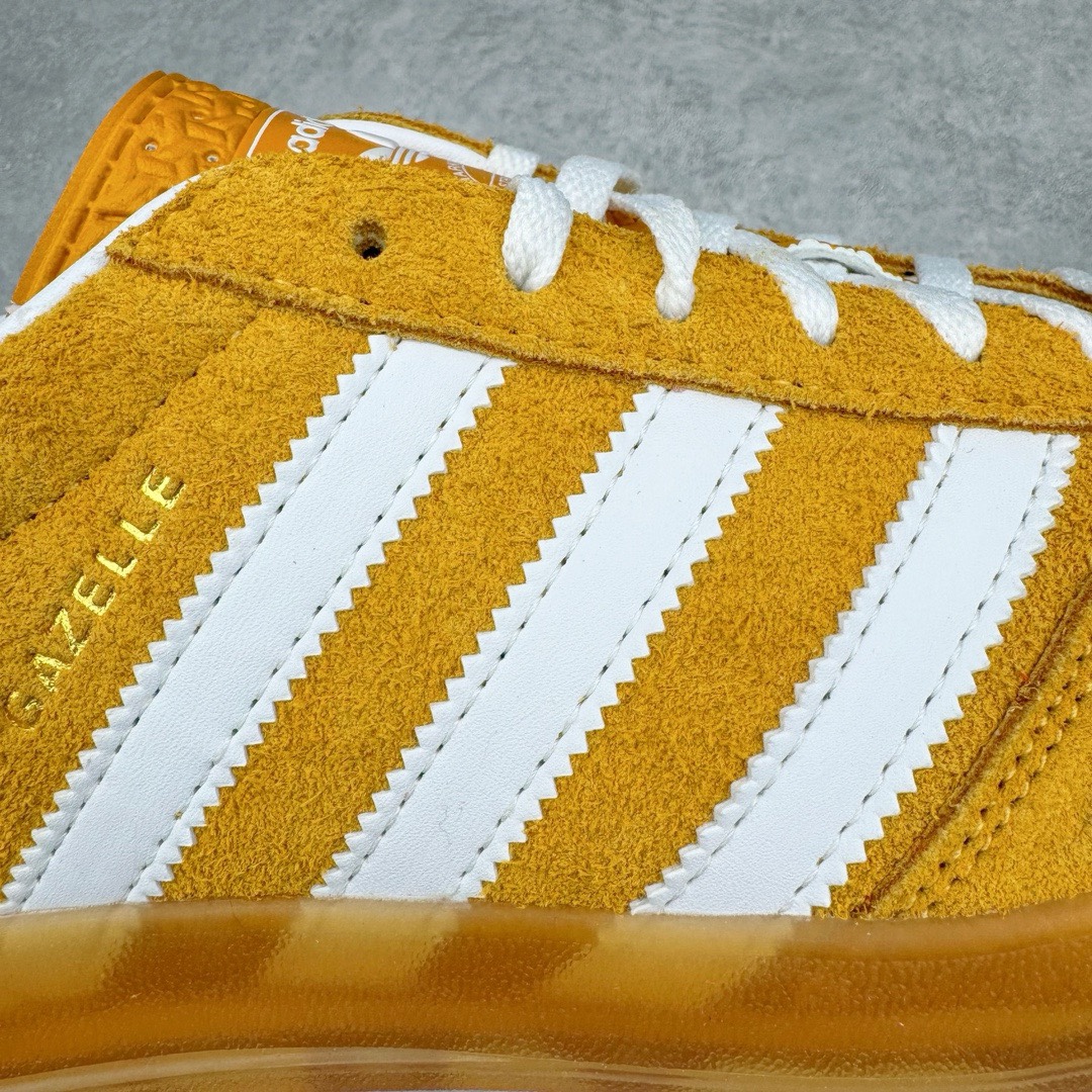 图片[16]-＃KZ神版特价 AD Original Gazelle Indoor Trainers 瞪羚室内鞋系列低帮复古百搭休闲运动德训风板鞋 黄白 HQ8716 独家前帮工艺加持 全套原纸板楦头开发 每道工序同步公司流程 确保原汁原味 完美呈现原鞋版型 原厂高频磨具加持 精准内部资源对接 Logo字体百分百还原 原厂特供纳米纤维板 区别市面劣质纸板中底 原厂海玻璃鞋垫 中置乳胶足弓支撑垫 正确3/2横条宽版背胶 一比一鞋头弧度高度鞋身弧度 烫金亮度高频深浅同步原鞋 独家私模最大47.5 半透明橡胶大底 原厂定制长毛翻毛皮组合环保纤维革鞋面 原厂港宝加持定型后跟R度完美 原厂高频磨具加持 Logo字体 凹凸明显 轮廓分明 描漆定位精准 三道杠为尖角45°锯齿状 高频立体感很强 区别圆形锯齿 已最大程度还原公司 欢迎对比 将复古进行到底 简约流畅 三十年不变经典 这款Gazelle运动鞋 无论面料、配色、质感或设计 都只在重现其1991年原款的经典 皮革鞋面 撞色三条纹和鞋跟标的设计 力求呈现90年代的经典复古风潮 Samba火热的同时 也带动了其它的复古鞋型 Gazelle便是其中一只 Gazelle Indoor拥有包边更宽的T字型鞋头 更好的保护运动员的前掌 浓浓的复古氛围感 非常适合现在流行的Cleanfit风格 尺码：35.5 36 36.5 37 38 38.5 39 40 40.5 41 42 42.5 43 44 44.5 45 46 47.5-选品中心