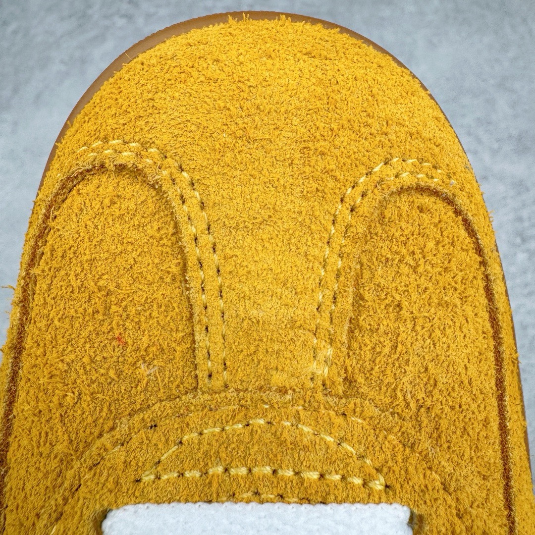 图片[12]-＃KZ神版特价 AD Original Gazelle Indoor Trainers 瞪羚室内鞋系列低帮复古百搭休闲运动德训风板鞋 黄白 HQ8716 独家前帮工艺加持 全套原纸板楦头开发 每道工序同步公司流程 确保原汁原味 完美呈现原鞋版型 原厂高频磨具加持 精准内部资源对接 Logo字体百分百还原 原厂特供纳米纤维板 区别市面劣质纸板中底 原厂海玻璃鞋垫 中置乳胶足弓支撑垫 正确3/2横条宽版背胶 一比一鞋头弧度高度鞋身弧度 烫金亮度高频深浅同步原鞋 独家私模最大47.5 半透明橡胶大底 原厂定制长毛翻毛皮组合环保纤维革鞋面 原厂港宝加持定型后跟R度完美 原厂高频磨具加持 Logo字体 凹凸明显 轮廓分明 描漆定位精准 三道杠为尖角45°锯齿状 高频立体感很强 区别圆形锯齿 已最大程度还原公司 欢迎对比 将复古进行到底 简约流畅 三十年不变经典 这款Gazelle运动鞋 无论面料、配色、质感或设计 都只在重现其1991年原款的经典 皮革鞋面 撞色三条纹和鞋跟标的设计 力求呈现90年代的经典复古风潮 Samba火热的同时 也带动了其它的复古鞋型 Gazelle便是其中一只 Gazelle Indoor拥有包边更宽的T字型鞋头 更好的保护运动员的前掌 浓浓的复古氛围感 非常适合现在流行的Cleanfit风格 尺码：35.5 36 36.5 37 38 38.5 39 40 40.5 41 42 42.5 43 44 44.5 45 46 47.5-选品中心