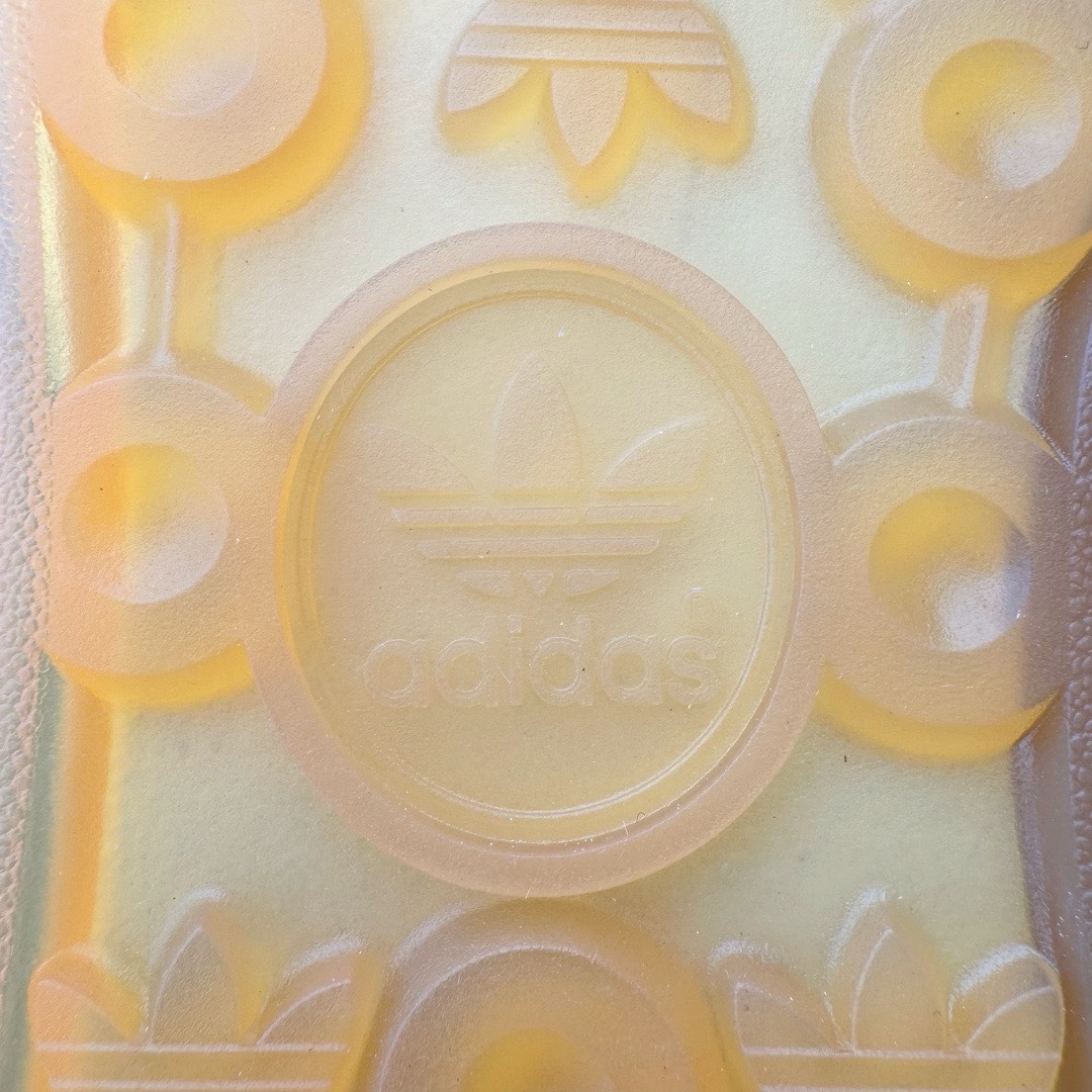 图片[19]-＃KZ神版特价 AD Original Gazelle Indoor Trainers 瞪羚室内鞋系列低帮复古百搭休闲运动德训风板鞋 黄白 HQ8716 独家前帮工艺加持 全套原纸板楦头开发 每道工序同步公司流程 确保原汁原味 完美呈现原鞋版型 原厂高频磨具加持 精准内部资源对接 Logo字体百分百还原 原厂特供纳米纤维板 区别市面劣质纸板中底 原厂海玻璃鞋垫 中置乳胶足弓支撑垫 正确3/2横条宽版背胶 一比一鞋头弧度高度鞋身弧度 烫金亮度高频深浅同步原鞋 独家私模最大47.5 半透明橡胶大底 原厂定制长毛翻毛皮组合环保纤维革鞋面 原厂港宝加持定型后跟R度完美 原厂高频磨具加持 Logo字体 凹凸明显 轮廓分明 描漆定位精准 三道杠为尖角45°锯齿状 高频立体感很强 区别圆形锯齿 已最大程度还原公司 欢迎对比 将复古进行到底 简约流畅 三十年不变经典 这款Gazelle运动鞋 无论面料、配色、质感或设计 都只在重现其1991年原款的经典 皮革鞋面 撞色三条纹和鞋跟标的设计 力求呈现90年代的经典复古风潮 Samba火热的同时 也带动了其它的复古鞋型 Gazelle便是其中一只 Gazelle Indoor拥有包边更宽的T字型鞋头 更好的保护运动员的前掌 浓浓的复古氛围感 非常适合现在流行的Cleanfit风格 尺码：35.5 36 36.5 37 38 38.5 39 40 40.5 41 42 42.5 43 44 44.5 45 46 47.5-选品中心