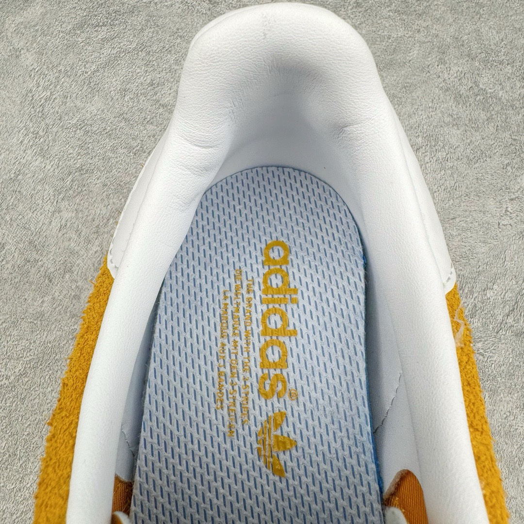 图片[10]-＃KZ神版特价 AD Original Gazelle Indoor Trainers 瞪羚室内鞋系列低帮复古百搭休闲运动德训风板鞋 黄白 HQ8716 独家前帮工艺加持 全套原纸板楦头开发 每道工序同步公司流程 确保原汁原味 完美呈现原鞋版型 原厂高频磨具加持 精准内部资源对接 Logo字体百分百还原 原厂特供纳米纤维板 区别市面劣质纸板中底 原厂海玻璃鞋垫 中置乳胶足弓支撑垫 正确3/2横条宽版背胶 一比一鞋头弧度高度鞋身弧度 烫金亮度高频深浅同步原鞋 独家私模最大47.5 半透明橡胶大底 原厂定制长毛翻毛皮组合环保纤维革鞋面 原厂港宝加持定型后跟R度完美 原厂高频磨具加持 Logo字体 凹凸明显 轮廓分明 描漆定位精准 三道杠为尖角45°锯齿状 高频立体感很强 区别圆形锯齿 已最大程度还原公司 欢迎对比 将复古进行到底 简约流畅 三十年不变经典 这款Gazelle运动鞋 无论面料、配色、质感或设计 都只在重现其1991年原款的经典 皮革鞋面 撞色三条纹和鞋跟标的设计 力求呈现90年代的经典复古风潮 Samba火热的同时 也带动了其它的复古鞋型 Gazelle便是其中一只 Gazelle Indoor拥有包边更宽的T字型鞋头 更好的保护运动员的前掌 浓浓的复古氛围感 非常适合现在流行的Cleanfit风格 尺码：35.5 36 36.5 37 38 38.5 39 40 40.5 41 42 42.5 43 44 44.5 45 46 47.5-选品中心