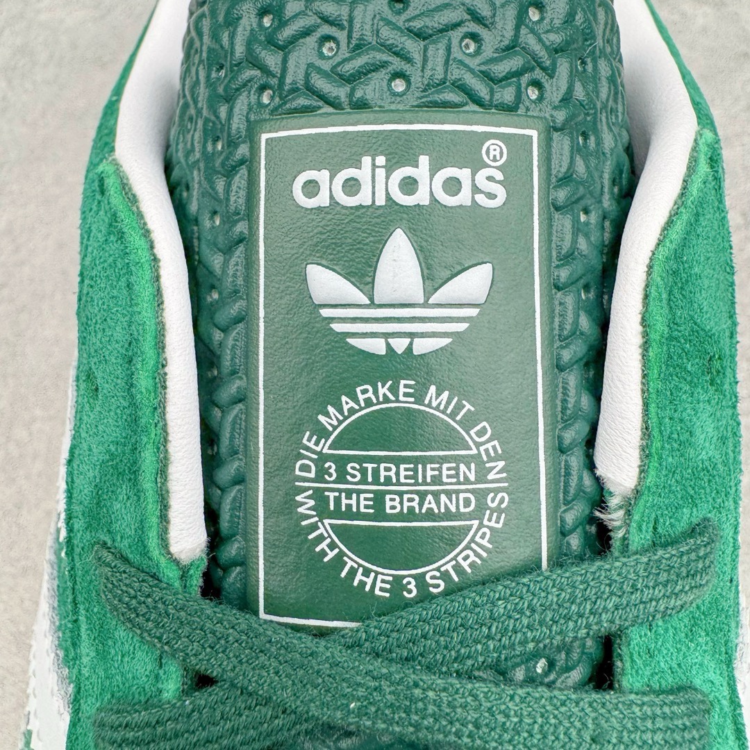 图片[15]-＃KZ神版特价 AD Original Gazelle Indoor Trainers 瞪羚室内鞋系列低帮复古百搭休闲运动德训风板鞋 绿白 IG1596 独家前帮工艺加持 全套原纸板楦头开发 每道工序同步公司流程 确保原汁原味 完美呈现原鞋版型 原厂高频磨具加持 精准内部资源对接 Logo字体百分百还原 原厂特供纳米纤维板 区别市面劣质纸板中底 原厂海玻璃鞋垫 中置乳胶足弓支撑垫 正确3/2横条宽版背胶 一比一鞋头弧度高度鞋身弧度 烫金亮度高频深浅同步原鞋 独家私模最大47.5 半透明橡胶大底 原厂定制长毛翻毛皮组合环保纤维革鞋面 原厂港宝加持定型后跟R度完美 原厂高频磨具加持 Logo字体 凹凸明显 轮廓分明 描漆定位精准 三道杠为尖角45°锯齿状 高频立体感很强 区别圆形锯齿 已最大程度还原公司 欢迎对比 将复古进行到底 简约流畅 三十年不变经典 这款Gazelle运动鞋 无论面料、配色、质感或设计 都只在重现其1991年原款的经典 皮革鞋面 撞色三条纹和鞋跟标的设计 力求呈现90年代的经典复古风潮 Samba火热的同时 也带动了其它的复古鞋型 Gazelle便是其中一只 Gazelle Indoor拥有包边更宽的T字型鞋头 更好的保护运动员的前掌 浓浓的复古氛围感 非常适合现在流行的Cleanfit风格 尺码：35.5 36 36.5 37 38 38.5 39 40 40.5 41 42 42.5 43 44 44.5 45 46 47.5-选品中心
