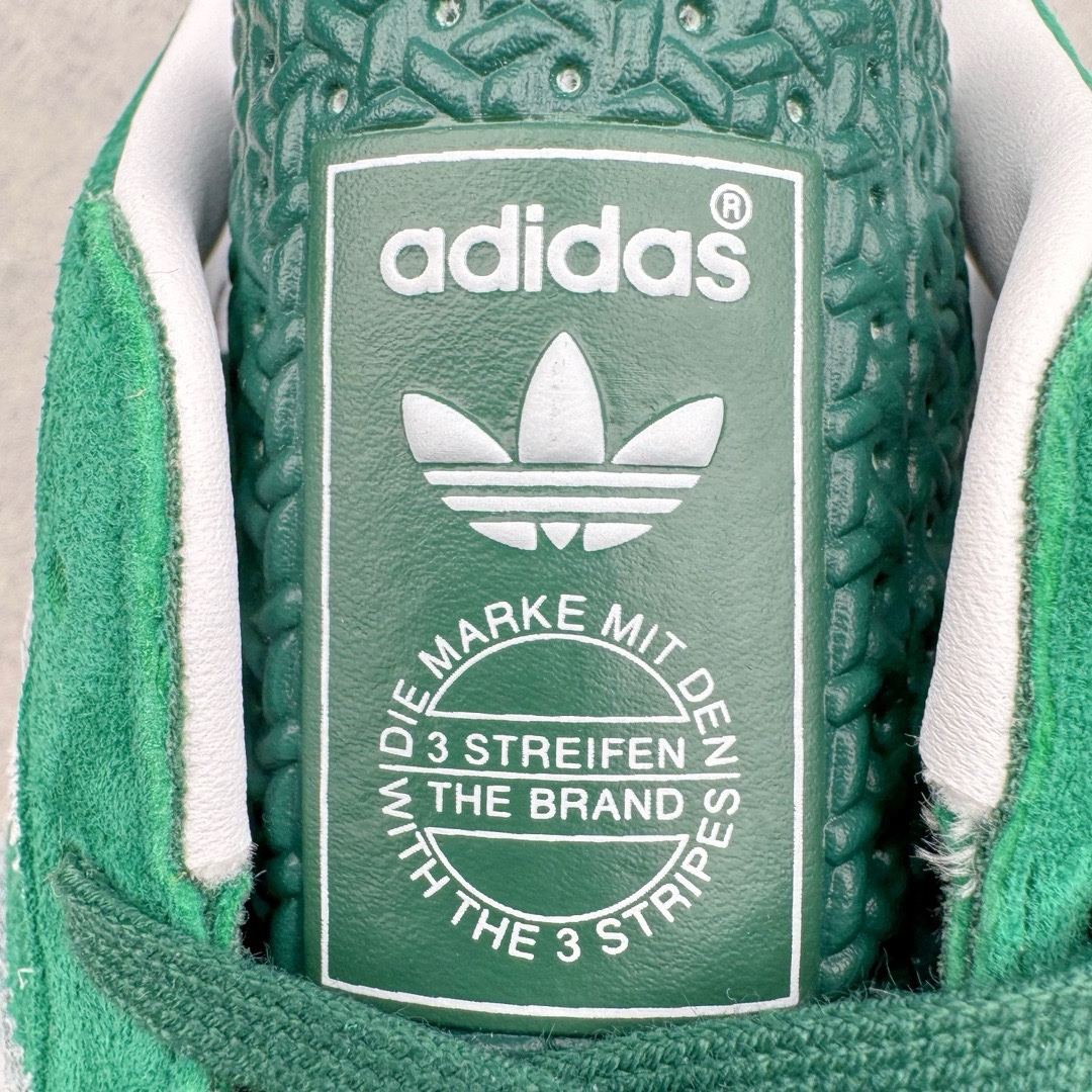 图片[12]-＃KZ神版特价 AD Original Gazelle Indoor Trainers 瞪羚室内鞋系列低帮复古百搭休闲运动德训风板鞋 绿白 IG1596 独家前帮工艺加持 全套原纸板楦头开发 每道工序同步公司流程 确保原汁原味 完美呈现原鞋版型 原厂高频磨具加持 精准内部资源对接 Logo字体百分百还原 原厂特供纳米纤维板 区别市面劣质纸板中底 原厂海玻璃鞋垫 中置乳胶足弓支撑垫 正确3/2横条宽版背胶 一比一鞋头弧度高度鞋身弧度 烫金亮度高频深浅同步原鞋 独家私模最大47.5 半透明橡胶大底 原厂定制长毛翻毛皮组合环保纤维革鞋面 原厂港宝加持定型后跟R度完美 原厂高频磨具加持 Logo字体 凹凸明显 轮廓分明 描漆定位精准 三道杠为尖角45°锯齿状 高频立体感很强 区别圆形锯齿 已最大程度还原公司 欢迎对比 将复古进行到底 简约流畅 三十年不变经典 这款Gazelle运动鞋 无论面料、配色、质感或设计 都只在重现其1991年原款的经典 皮革鞋面 撞色三条纹和鞋跟标的设计 力求呈现90年代的经典复古风潮 Samba火热的同时 也带动了其它的复古鞋型 Gazelle便是其中一只 Gazelle Indoor拥有包边更宽的T字型鞋头 更好的保护运动员的前掌 浓浓的复古氛围感 非常适合现在流行的Cleanfit风格 尺码：35.5 36 36.5 37 38 38.5 39 40 40.5 41 42 42.5 43 44 44.5 45 46 47.5-选品中心