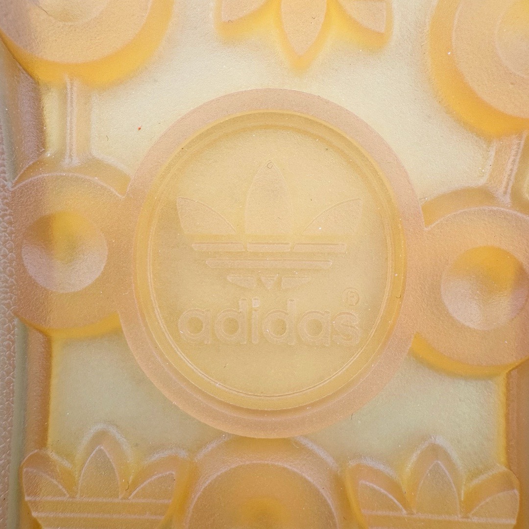 图片[21]-＃KZ神版特价 AD Original Gazelle Indoor Trainers 瞪羚室内鞋系列低帮复古百搭休闲运动德训风板鞋 橘粉 IE2946 独家前帮工艺加持 全套原纸板楦头开发 每道工序同步公司流程 确保原汁原味 完美呈现原鞋版型 原厂高频磨具加持 精准内部资源对接 Logo字体百分百还原 原厂特供纳米纤维板 区别市面劣质纸板中底 原厂海玻璃鞋垫 中置乳胶足弓支撑垫 正确3/2横条宽版背胶 一比一鞋头弧度高度鞋身弧度 烫金亮度高频深浅同步原鞋 独家私模最大47.5 半透明橡胶大底 原厂定制长毛翻毛皮组合环保纤维革鞋面 原厂港宝加持定型后跟R度完美 原厂高频磨具加持 Logo字体 凹凸明显 轮廓分明 描漆定位精准 三道杠为尖角45°锯齿状 高频立体感很强 区别圆形锯齿 已最大程度还原公司 欢迎对比 将复古进行到底 简约流畅 三十年不变经典 这款Gazelle运动鞋 无论面料、配色、质感或设计 都只在重现其1991年原款的经典 皮革鞋面 撞色三条纹和鞋跟标的设计 力求呈现90年代的经典复古风潮 Samba火热的同时 也带动了其它的复古鞋型 Gazelle便是其中一只 Gazelle Indoor拥有包边更宽的T字型鞋头 更好的保护运动员的前掌 浓浓的复古氛围感 非常适合现在流行的Cleanfit风格 尺码：35.5 36 36.5 37 38 38.5 39 40 40.5 41 42 42.5 43 44 44.5 45 46 47.5-选品中心