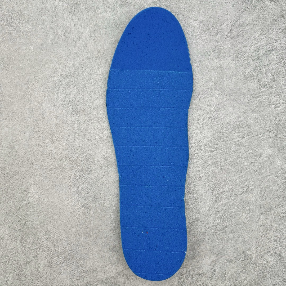 图片[19]-＃KZ神版特价 AD Original Gazelle Indoor Trainers 瞪羚室内鞋系列低帮复古百搭休闲运动德训风板鞋 大红 IF1808 独家前帮工艺加持 全套原纸板楦头开发 每道工序同步公司流程 确保原汁原味 完美呈现原鞋版型 原厂高频磨具加持 精准内部资源对接 Logo字体百分百还原 原厂特供纳米纤维板 区别市面劣质纸板中底 原厂海玻璃鞋垫 中置乳胶足弓支撑垫 正确3/2横条宽版背胶 一比一鞋头弧度高度鞋身弧度 烫金亮度高频深浅同步原鞋 独家私模最大47.5 半透明橡胶大底 原厂定制长毛翻毛皮组合环保纤维革鞋面 原厂港宝加持定型后跟R度完美 原厂高频磨具加持 Logo字体 凹凸明显 轮廓分明 描漆定位精准 三道杠为尖角45°锯齿状 高频立体感很强 区别圆形锯齿 已最大程度还原公司 欢迎对比 将复古进行到底 简约流畅 三十年不变经典 这款Gazelle运动鞋 无论面料、配色、质感或设计 都只在重现其1991年原款的经典 皮革鞋面 撞色三条纹和鞋跟标的设计 力求呈现90年代的经典复古风潮 Samba火热的同时 也带动了其它的复古鞋型 Gazelle便是其中一只 Gazelle Indoor拥有包边更宽的T字型鞋头 更好的保护运动员的前掌 浓浓的复古氛围感 非常适合现在流行的Cleanfit风格 尺码：35.5 36 36.5 37 38 38.5 39 40 40.5 41 42 42.5 43 44 44.5 45 46 47.5-选品中心