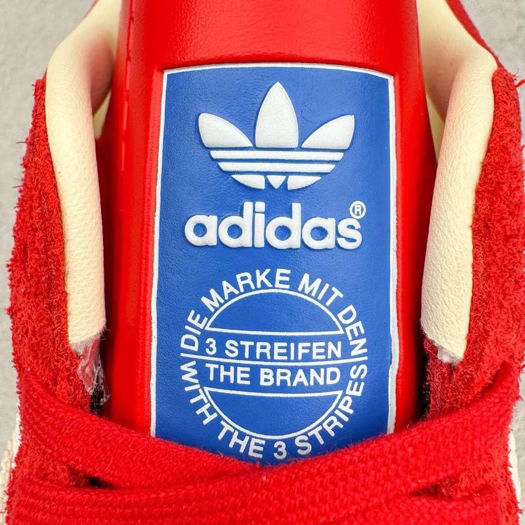 图片[10]-＃KZ神版特价 AD Original Gazelle Indoor Trainers 瞪羚室内鞋系列低帮复古百搭休闲运动德训风板鞋 大红 IF1808 独家前帮工艺加持 全套原纸板楦头开发 每道工序同步公司流程 确保原汁原味 完美呈现原鞋版型 原厂高频磨具加持 精准内部资源对接 Logo字体百分百还原 原厂特供纳米纤维板 区别市面劣质纸板中底 原厂海玻璃鞋垫 中置乳胶足弓支撑垫 正确3/2横条宽版背胶 一比一鞋头弧度高度鞋身弧度 烫金亮度高频深浅同步原鞋 独家私模最大47.5 半透明橡胶大底 原厂定制长毛翻毛皮组合环保纤维革鞋面 原厂港宝加持定型后跟R度完美 原厂高频磨具加持 Logo字体 凹凸明显 轮廓分明 描漆定位精准 三道杠为尖角45°锯齿状 高频立体感很强 区别圆形锯齿 已最大程度还原公司 欢迎对比 将复古进行到底 简约流畅 三十年不变经典 这款Gazelle运动鞋 无论面料、配色、质感或设计 都只在重现其1991年原款的经典 皮革鞋面 撞色三条纹和鞋跟标的设计 力求呈现90年代的经典复古风潮 Samba火热的同时 也带动了其它的复古鞋型 Gazelle便是其中一只 Gazelle Indoor拥有包边更宽的T字型鞋头 更好的保护运动员的前掌 浓浓的复古氛围感 非常适合现在流行的Cleanfit风格 尺码：35.5 36 36.5 37 38 38.5 39 40 40.5 41 42 42.5 43 44 44.5 45 46 47.5-选品中心