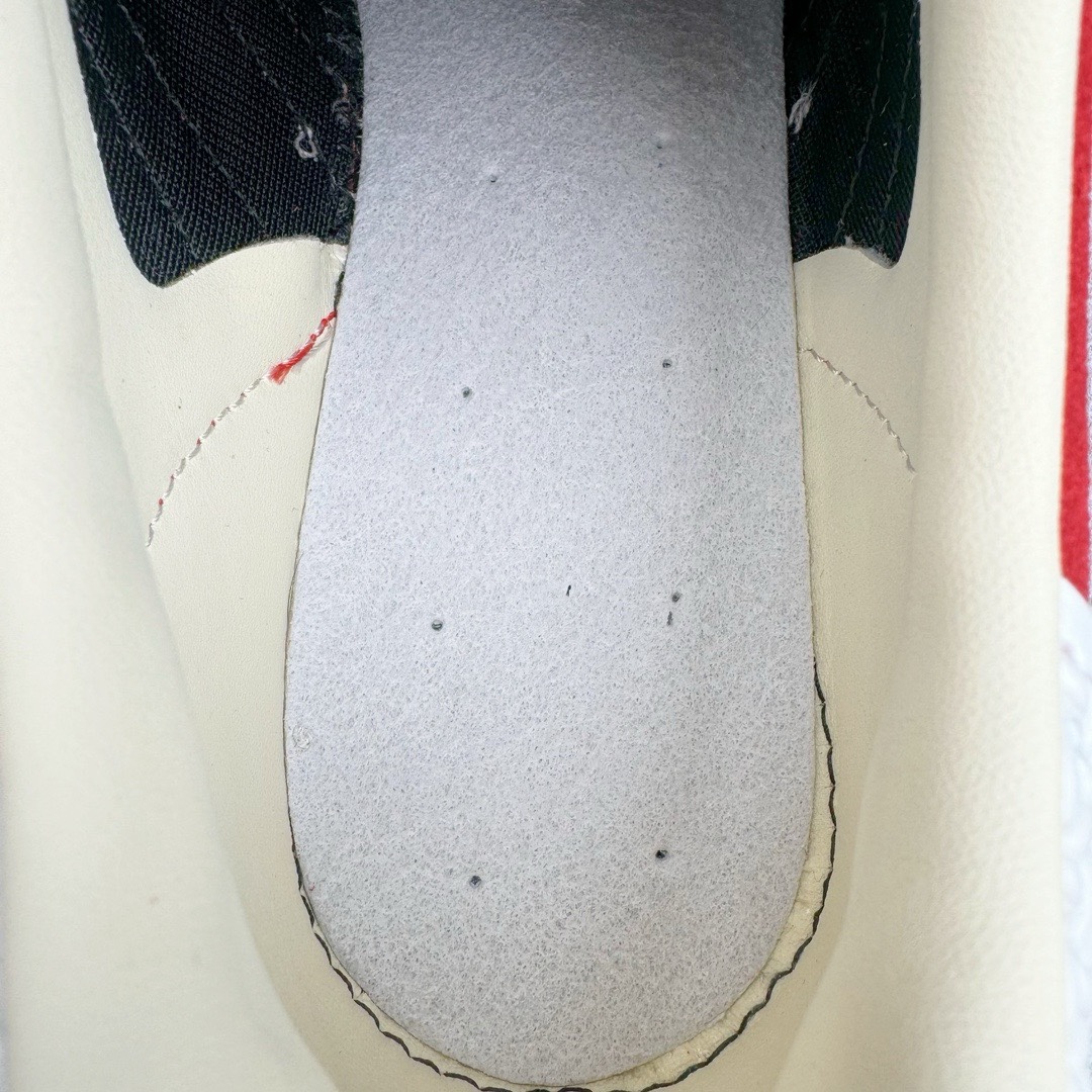 图片[20]-＃KZ神版特价 AD Original Gazelle Indoor Trainers 瞪羚室内鞋系列低帮复古百搭休闲运动德训风板鞋 大红 IF1808 独家前帮工艺加持 全套原纸板楦头开发 每道工序同步公司流程 确保原汁原味 完美呈现原鞋版型 原厂高频磨具加持 精准内部资源对接 Logo字体百分百还原 原厂特供纳米纤维板 区别市面劣质纸板中底 原厂海玻璃鞋垫 中置乳胶足弓支撑垫 正确3/2横条宽版背胶 一比一鞋头弧度高度鞋身弧度 烫金亮度高频深浅同步原鞋 独家私模最大47.5 半透明橡胶大底 原厂定制长毛翻毛皮组合环保纤维革鞋面 原厂港宝加持定型后跟R度完美 原厂高频磨具加持 Logo字体 凹凸明显 轮廓分明 描漆定位精准 三道杠为尖角45°锯齿状 高频立体感很强 区别圆形锯齿 已最大程度还原公司 欢迎对比 将复古进行到底 简约流畅 三十年不变经典 这款Gazelle运动鞋 无论面料、配色、质感或设计 都只在重现其1991年原款的经典 皮革鞋面 撞色三条纹和鞋跟标的设计 力求呈现90年代的经典复古风潮 Samba火热的同时 也带动了其它的复古鞋型 Gazelle便是其中一只 Gazelle Indoor拥有包边更宽的T字型鞋头 更好的保护运动员的前掌 浓浓的复古氛围感 非常适合现在流行的Cleanfit风格 尺码：35.5 36 36.5 37 38 38.5 39 40 40.5 41 42 42.5 43 44 44.5 45 46 47.5-选品中心