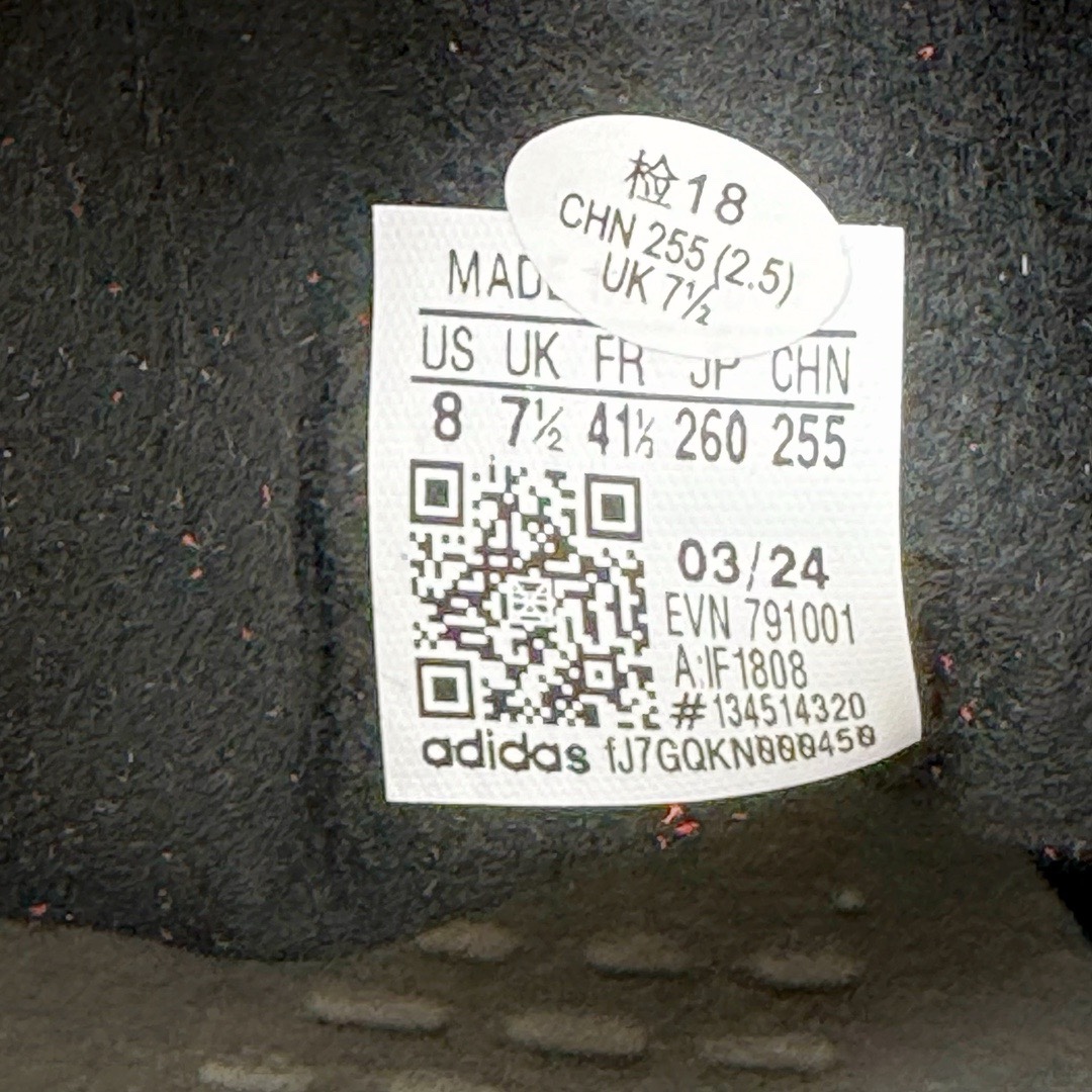 图片[10]-＃KZ神版特价 AD Original Gazelle Indoor Trainers 瞪羚室内鞋系列低帮复古百搭休闲运动德训风板鞋 蓝黄 IE2960 独家前帮工艺加持 全套原纸板楦头开发 每道工序同步公司流程 确保原汁原味 完美呈现原鞋版型 原厂高频磨具加持 精准内部资源对接 Logo字体百分百还原 原厂特供纳米纤维板 区别市面劣质纸板中底 原厂海玻璃鞋垫 中置乳胶足弓支撑垫 正确3/2横条宽版背胶 一比一鞋头弧度高度鞋身弧度 烫金亮度高频深浅同步原鞋 独家私模最大47.5 半透明橡胶大底 原厂定制长毛翻毛皮组合环保纤维革鞋面 原厂港宝加持定型后跟R度完美 原厂高频磨具加持 Logo字体 凹凸明显 轮廓分明 描漆定位精准 三道杠为尖角45°锯齿状 高频立体感很强 区别圆形锯齿 已最大程度还原公司 欢迎对比 将复古进行到底 简约流畅 三十年不变经典 这款Gazelle运动鞋 无论面料、配色、质感或设计 都只在重现其1991年原款的经典 皮革鞋面 撞色三条纹和鞋跟标的设计 力求呈现90年代的经典复古风潮 Samba火热的同时 也带动了其它的复古鞋型 Gazelle便是其中一只 Gazelle Indoor拥有包边更宽的T字型鞋头 更好的保护运动员的前掌 浓浓的复古氛围感 非常适合现在流行的Cleanfit风格 尺码：35.5 36 36.5 37 38 38.5 39 40 40.5 41 42 42.5 43 44 44.5 45 46 47.5-选品中心