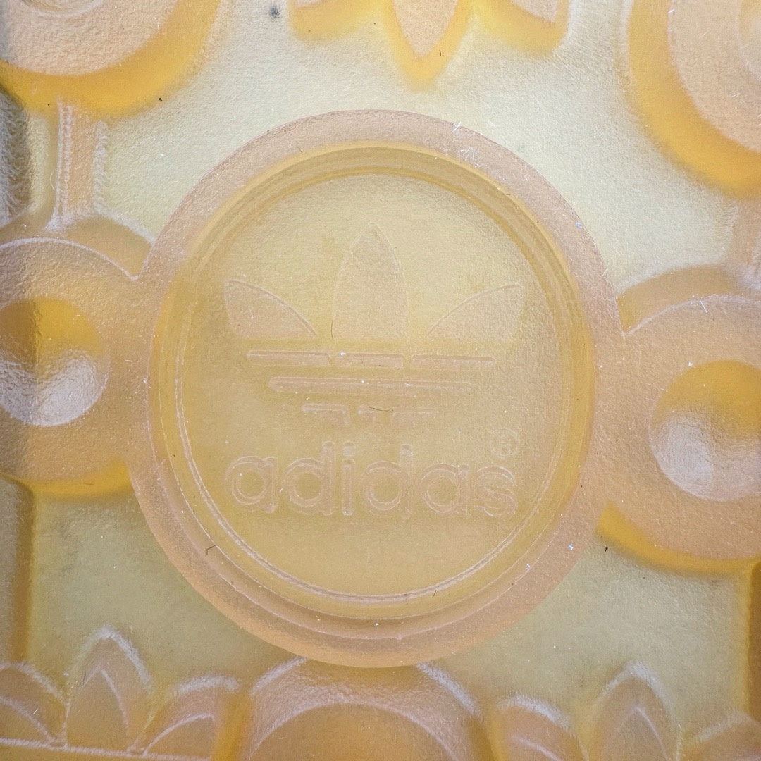 图片[20]-＃KZ神版特价 AD Original Gazelle Indoor Trainers 瞪羚室内鞋系列低帮复古百搭休闲运动德训风板鞋 蓝黄 IE2960 独家前帮工艺加持 全套原纸板楦头开发 每道工序同步公司流程 确保原汁原味 完美呈现原鞋版型 原厂高频磨具加持 精准内部资源对接 Logo字体百分百还原 原厂特供纳米纤维板 区别市面劣质纸板中底 原厂海玻璃鞋垫 中置乳胶足弓支撑垫 正确3/2横条宽版背胶 一比一鞋头弧度高度鞋身弧度 烫金亮度高频深浅同步原鞋 独家私模最大47.5 半透明橡胶大底 原厂定制长毛翻毛皮组合环保纤维革鞋面 原厂港宝加持定型后跟R度完美 原厂高频磨具加持 Logo字体 凹凸明显 轮廓分明 描漆定位精准 三道杠为尖角45°锯齿状 高频立体感很强 区别圆形锯齿 已最大程度还原公司 欢迎对比 将复古进行到底 简约流畅 三十年不变经典 这款Gazelle运动鞋 无论面料、配色、质感或设计 都只在重现其1991年原款的经典 皮革鞋面 撞色三条纹和鞋跟标的设计 力求呈现90年代的经典复古风潮 Samba火热的同时 也带动了其它的复古鞋型 Gazelle便是其中一只 Gazelle Indoor拥有包边更宽的T字型鞋头 更好的保护运动员的前掌 浓浓的复古氛围感 非常适合现在流行的Cleanfit风格 尺码：35.5 36 36.5 37 38 38.5 39 40 40.5 41 42 42.5 43 44 44.5 45 46 47.5-选品中心