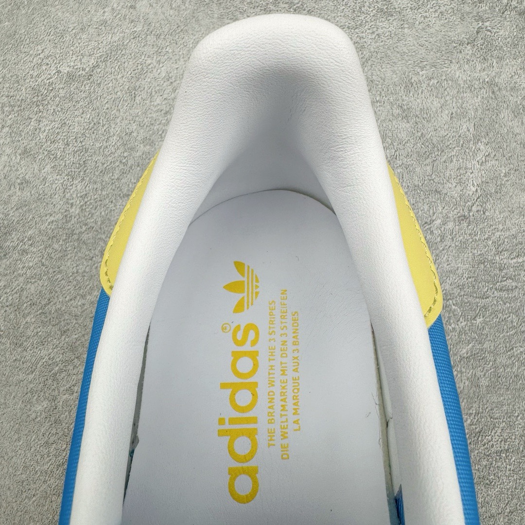 图片[13]-＃KZ神版特价 AD Original Gazelle Indoor Trainers 瞪羚室内鞋系列低帮复古百搭休闲运动德训风板鞋 蓝黄 IE2960 独家前帮工艺加持 全套原纸板楦头开发 每道工序同步公司流程 确保原汁原味 完美呈现原鞋版型 原厂高频磨具加持 精准内部资源对接 Logo字体百分百还原 原厂特供纳米纤维板 区别市面劣质纸板中底 原厂海玻璃鞋垫 中置乳胶足弓支撑垫 正确3/2横条宽版背胶 一比一鞋头弧度高度鞋身弧度 烫金亮度高频深浅同步原鞋 独家私模最大47.5 半透明橡胶大底 原厂定制长毛翻毛皮组合环保纤维革鞋面 原厂港宝加持定型后跟R度完美 原厂高频磨具加持 Logo字体 凹凸明显 轮廓分明 描漆定位精准 三道杠为尖角45°锯齿状 高频立体感很强 区别圆形锯齿 已最大程度还原公司 欢迎对比 将复古进行到底 简约流畅 三十年不变经典 这款Gazelle运动鞋 无论面料、配色、质感或设计 都只在重现其1991年原款的经典 皮革鞋面 撞色三条纹和鞋跟标的设计 力求呈现90年代的经典复古风潮 Samba火热的同时 也带动了其它的复古鞋型 Gazelle便是其中一只 Gazelle Indoor拥有包边更宽的T字型鞋头 更好的保护运动员的前掌 浓浓的复古氛围感 非常适合现在流行的Cleanfit风格 尺码：35.5 36 36.5 37 38 38.5 39 40 40.5 41 42 42.5 43 44 44.5 45 46 47.5-选品中心