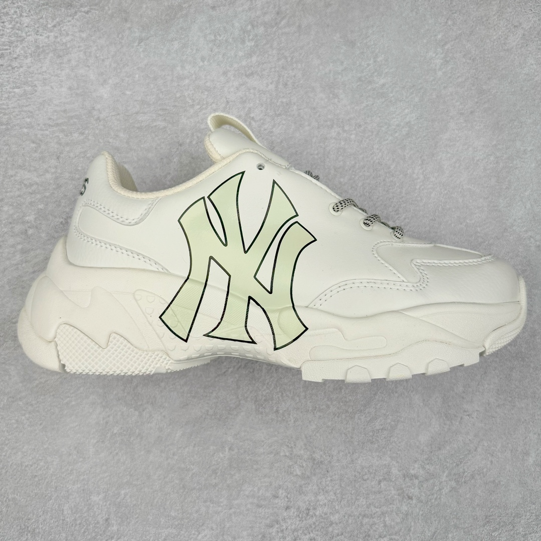 ＃DT纯原 MLB Big Ball Chunky 复古印花老爹鞋系列低帮轻量增高厚底百搭休闲运动慢跑鞋 Korea韩国联名NY美国榄球纽约洋基队限定 目前可过轻松秒过各类鉴定 能操作的私聊 韩国代购专供 左脚内置NFC感应 区别市面贴纸假芯片 MLB专用菱形双针中底布 重点细节中底布带注胶孔 原厂NFC感应吊牌 支持鉴定 一个两位数 原盒原标 全套原楦原纸板原厂数据开发 中韩文保养标贴 绿色防霉片 平台代购专供 独家一比一RB+MD组合大底 高频后跟小人Logo精准对位立体饱满 正确网布加超迁鞋面 转印中底走线紧密 转印Logo工艺表层防刮不掉色 尺码：35 36 36.5 37.5 38 38.5 39 40 40.5 41 42 42.5 43 44 44.5 45-选品中心