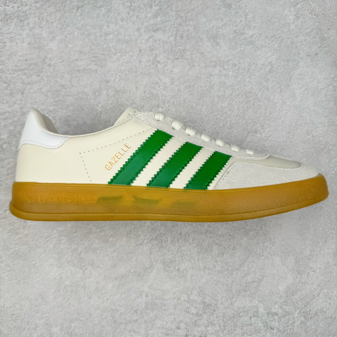 Adidas x GUCCI 重磅联名三叶草logo与标志性三条杆为设计元素 将其与独属于的GUCCI 双方选择adidas originals经典鞋型 Gazalle为蓝本，生胶鞋底搭载三叶草和GUCCI logo，蟒蛇纹、绒面、麂皮等材质纹理覆盖在鞋面上，将奢华复古与运动风相结合却不显违和感。三条杆的德训鞋今年也是要继续走俏 尺码：35 36 37 38 39 40 41 42 43 44 45 46-选品中心