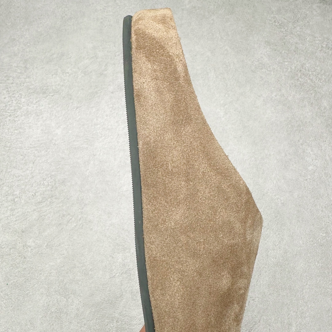 图片[6]-＃DC The Row Boston VL TR软木底包头拖鞋 天鹅绒般的绒面革赋子休闲的经典外观 四季皆宜 柔软的鞋床采用额外的泡沫缓冲层 提供额外的舒适感和全天支撑 全网独家首发 源于德国的严谨工艺 牛巴戎面 中层松木 EVA 三层组合大底 优质牛皮面料五金扣 出口订单 尺码：35-45-选品中心