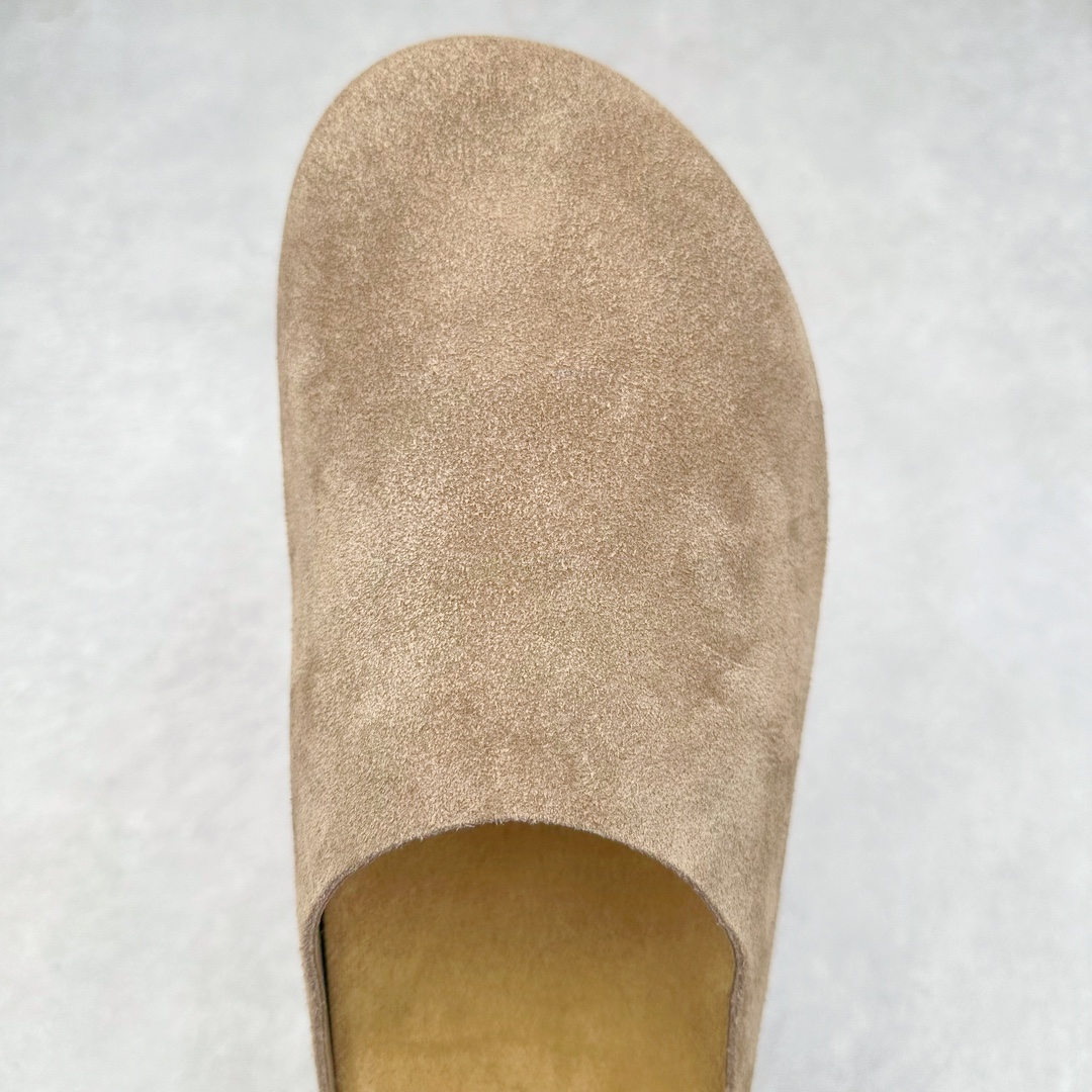 图片[4]-＃DC The Row Boston VL TR软木底包头拖鞋 天鹅绒般的绒面革赋子休闲的经典外观 四季皆宜 柔软的鞋床采用额外的泡沫缓冲层 提供额外的舒适感和全天支撑 全网独家首发 源于德国的严谨工艺 牛巴戎面 中层松木 EVA 三层组合大底 优质牛皮面料五金扣 出口订单 尺码：35-45-选品中心