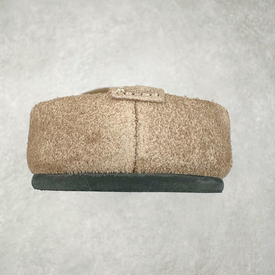 图片[8]-＃DC The Row Boston VL TR软木底包头拖鞋 天鹅绒般的绒面革赋子休闲的经典外观 四季皆宜 柔软的鞋床采用额外的泡沫缓冲层 提供额外的舒适感和全天支撑 全网独家首发 源于德国的严谨工艺 牛巴戎面 中层松木 EVA 三层组合大底 优质牛皮面料五金扣 出口订单 尺码：35-45-选品中心