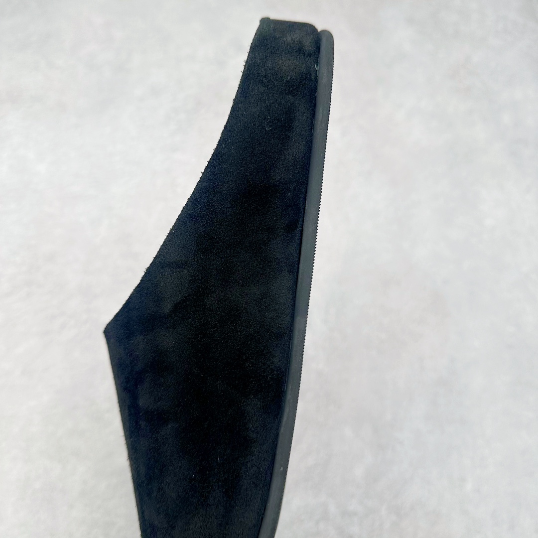 图片[7]-＃DC The Row Boston VL TR软木底包头拖鞋 天鹅绒般的绒面革赋子休闲的经典外观 四季皆宜 柔软的鞋床采用额外的泡沫缓冲层 提供额外的舒适感和全天支撑 全网独家首发 源于德国的严谨工艺 牛巴戎面 中层松木 EVA 三层组合大底 优质牛皮面料五金扣 出口订单 尺码：35-45-选品中心